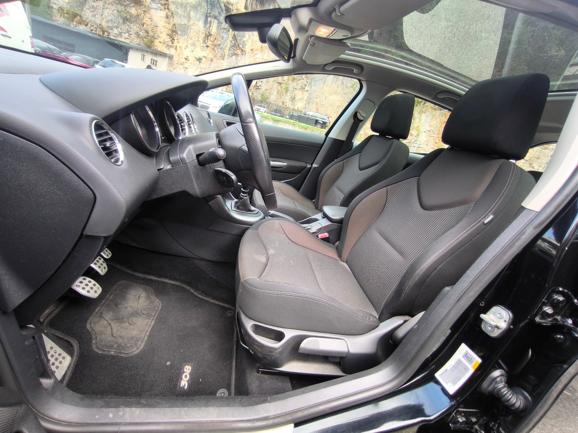 PEUGEOT 308 1.6 16V Turbo Allure-image-15