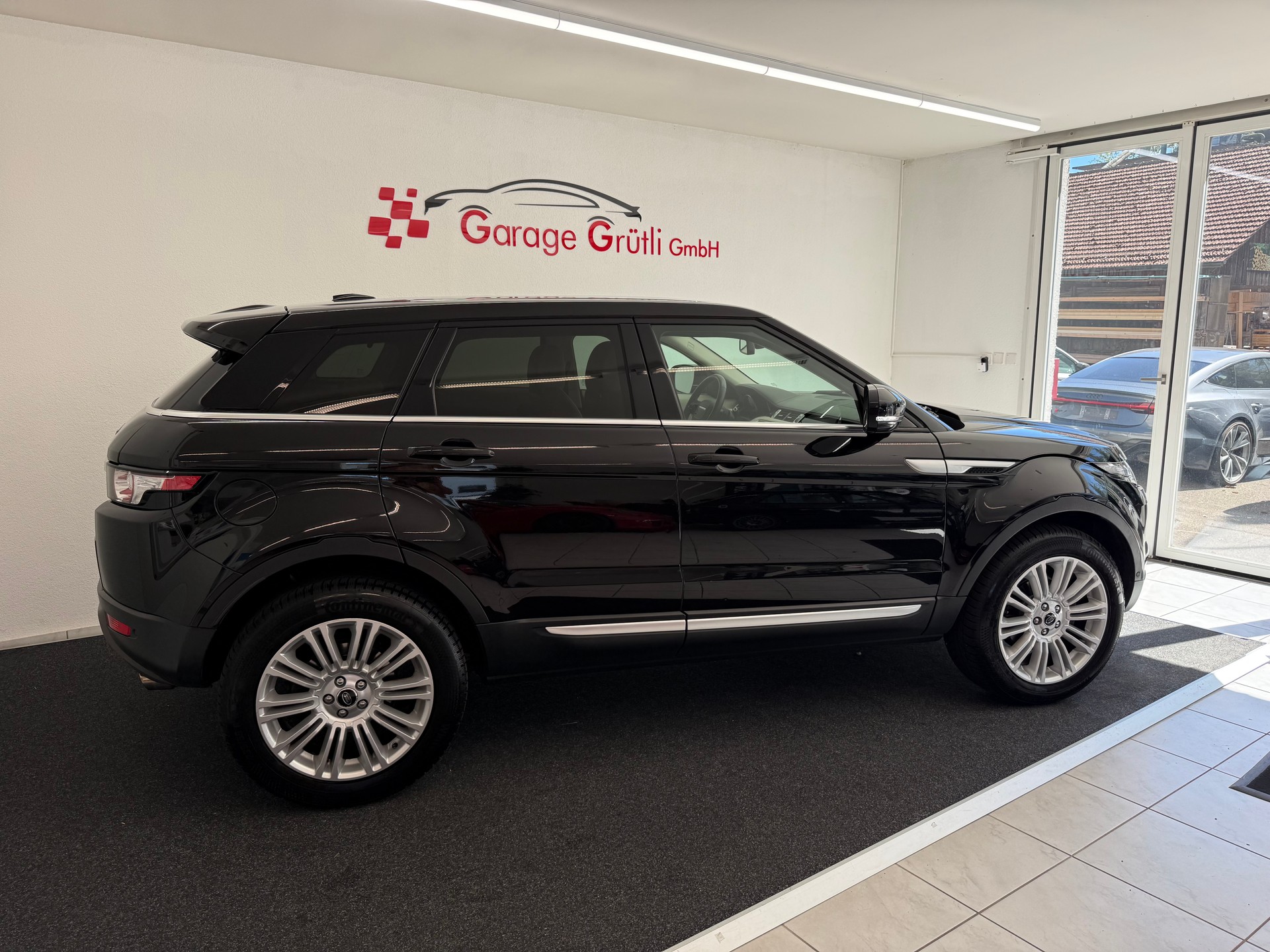 LAND ROVER Range Rover Evoque 2.0 Si4 Prestige-showroom-element-2