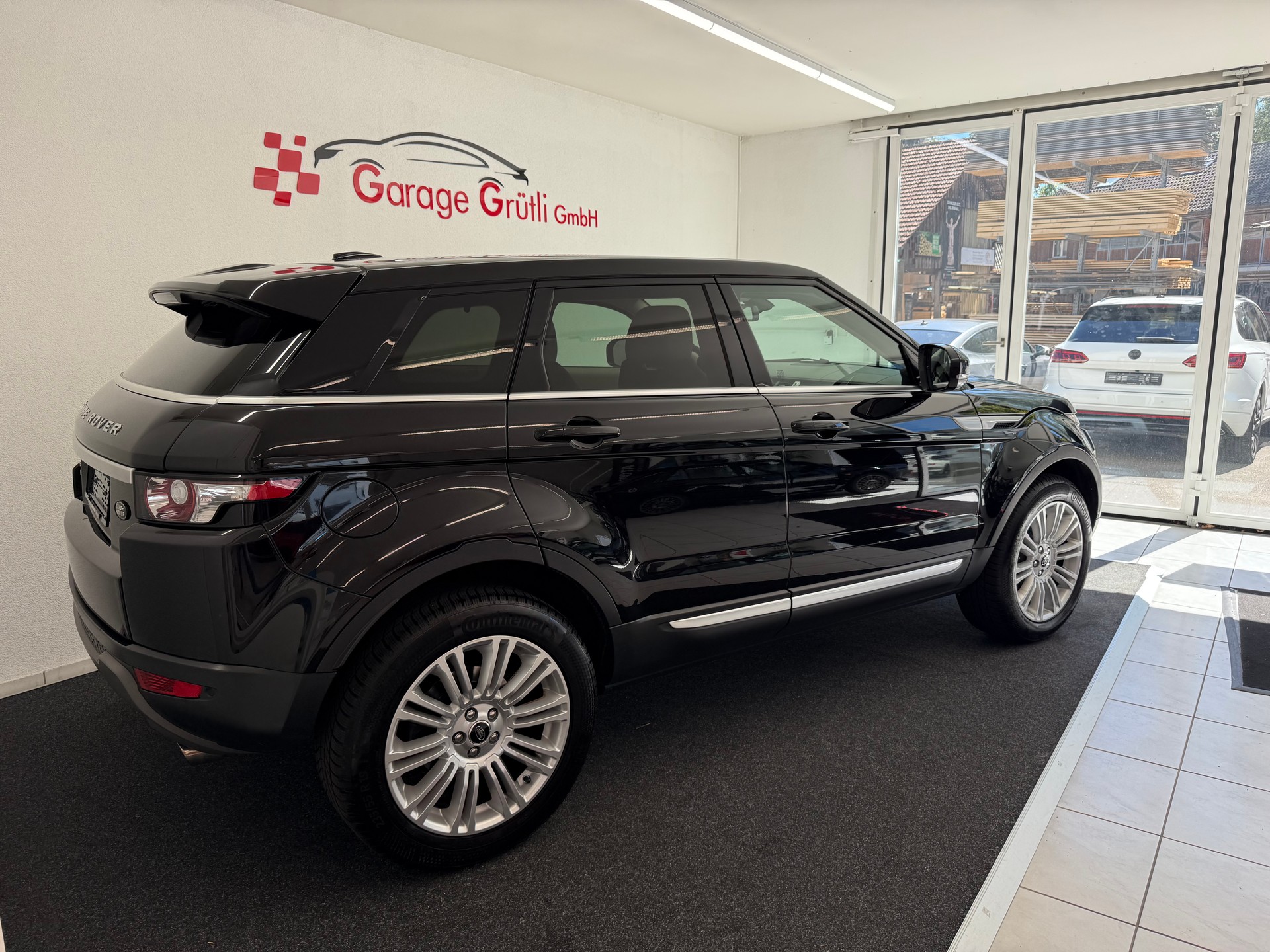 LAND ROVER Range Rover Evoque 2.0 Si4 Prestige-showroom-element-3