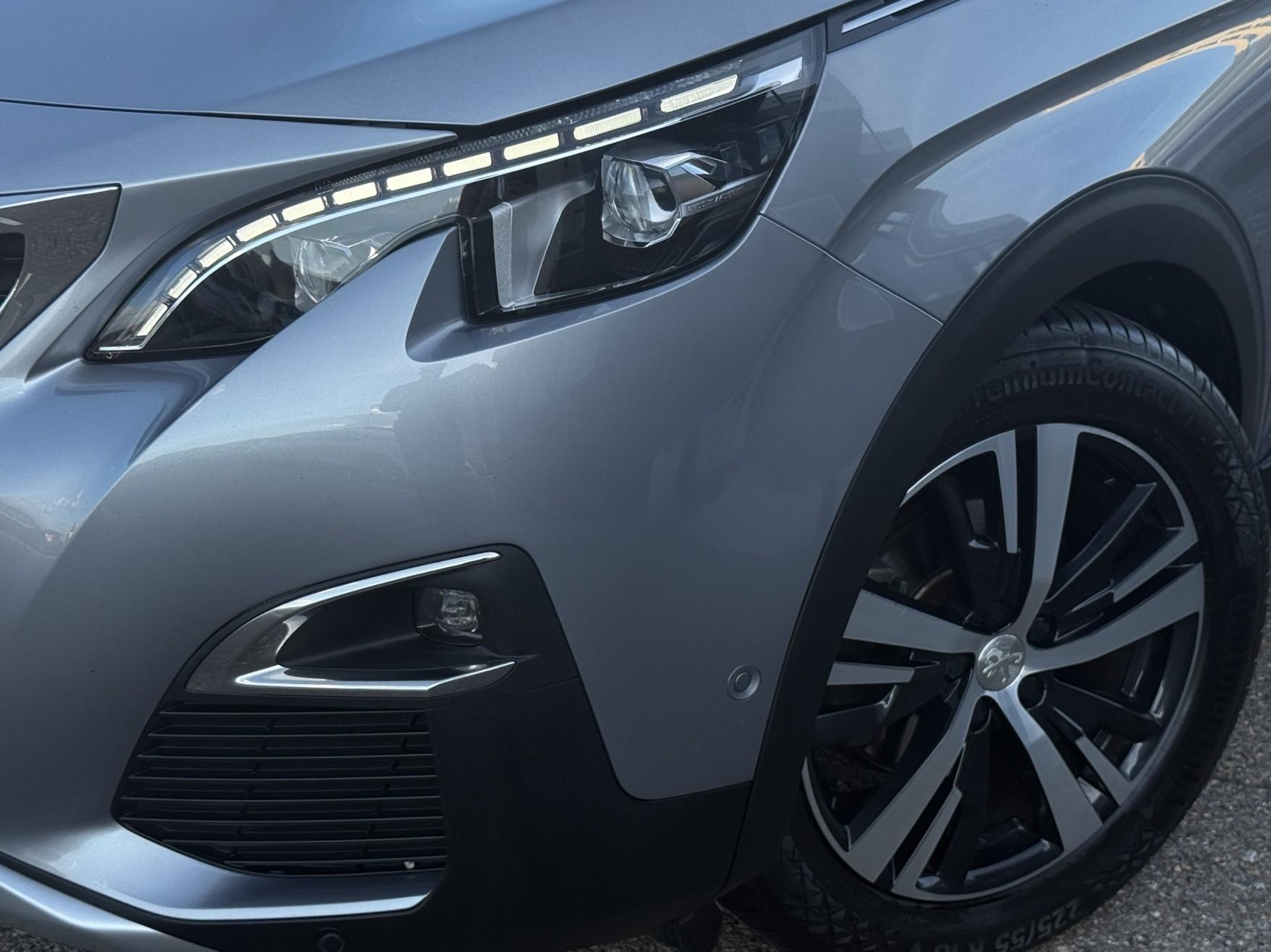 PEUGEOT 3008 1.6 THP Allure * PANORAMADACH * SITZHEIZUNG + ELEKTRISCHE SITZE * KAMERA VORNE UND HINTEN *-showroom-element-1
