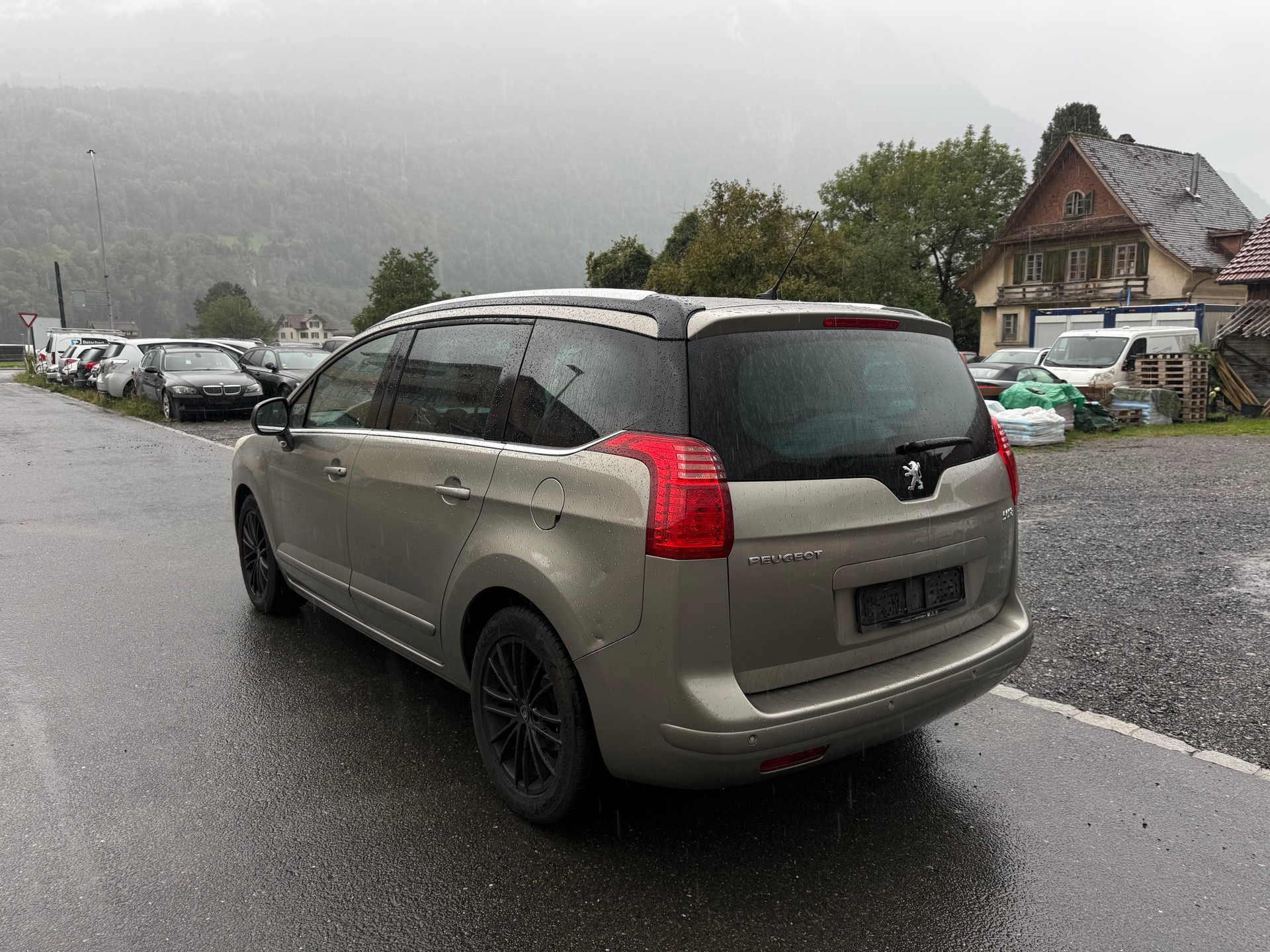 PEUGEOT 5008 2.0 HDI Sport Pack Automatic-showroom-element-3