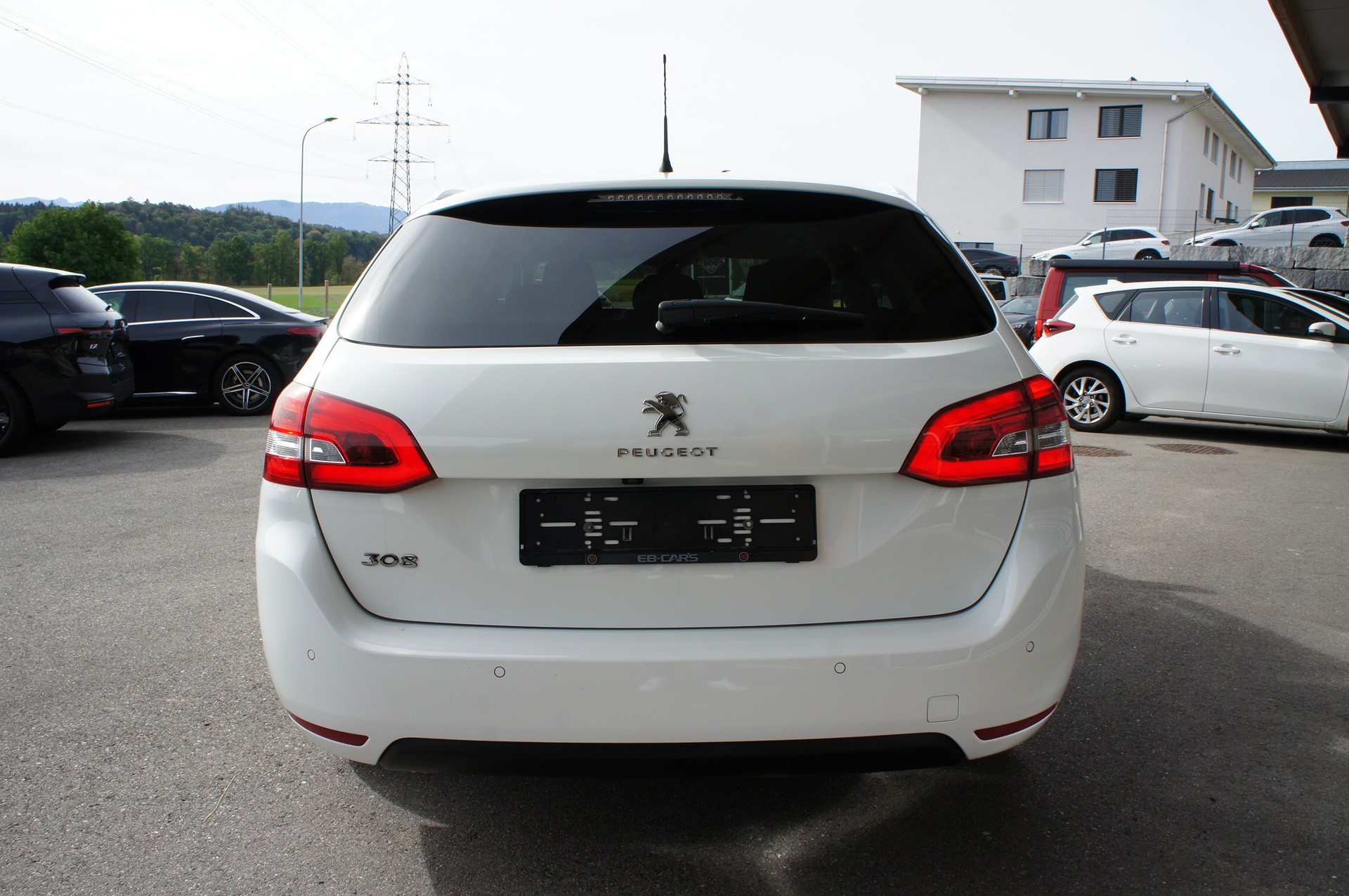 PEUGEOT 308 SW 1.5 BlueHDI Allure EAT8-showroom-element-3