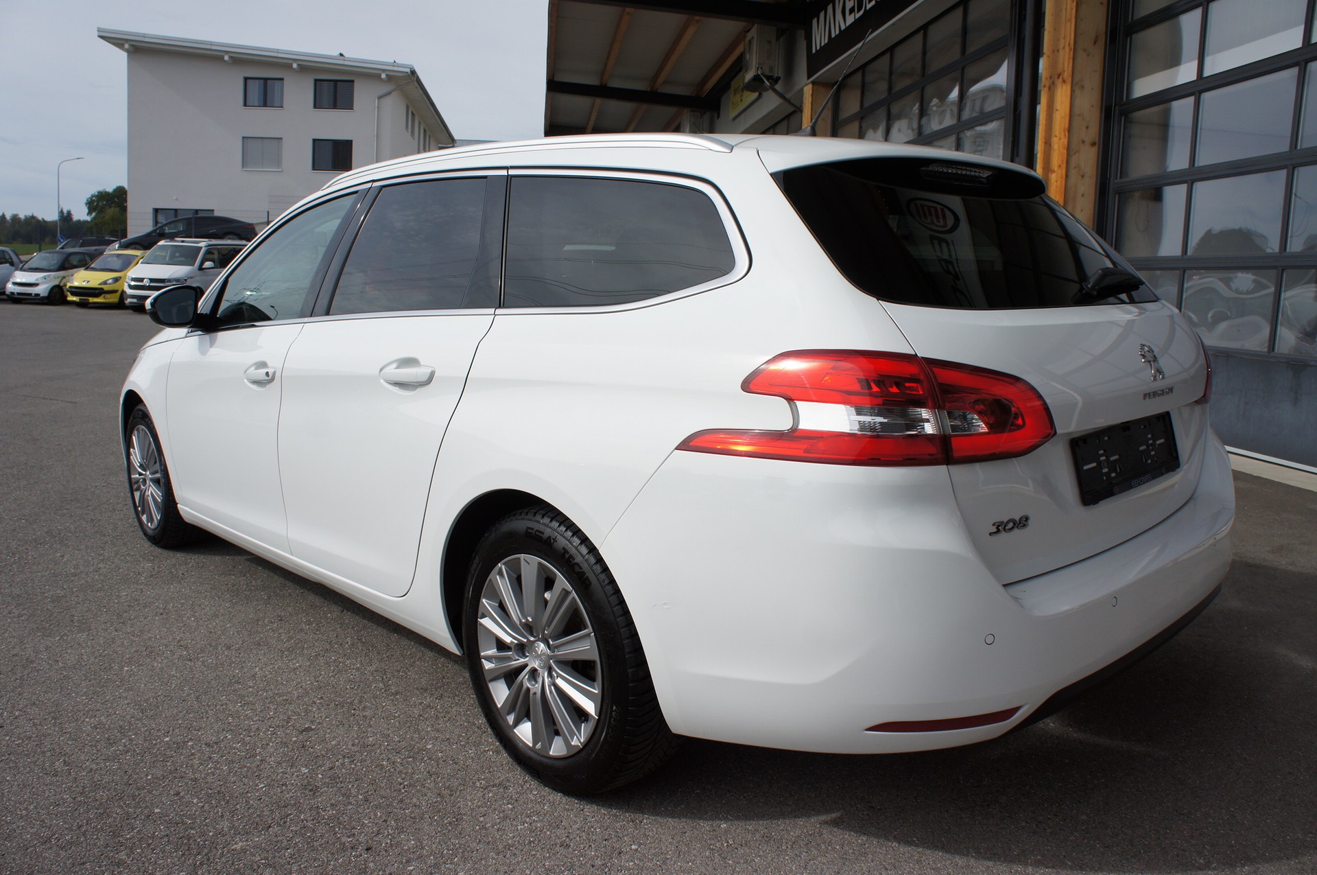 PEUGEOT 308 SW 1.5 BlueHDI Allure EAT8-showroom-element-2