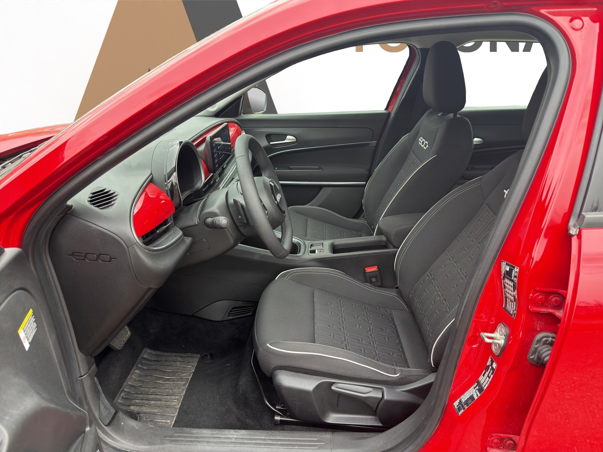 FIAT 600 1.2 Hybrid 145 Cult-image-8