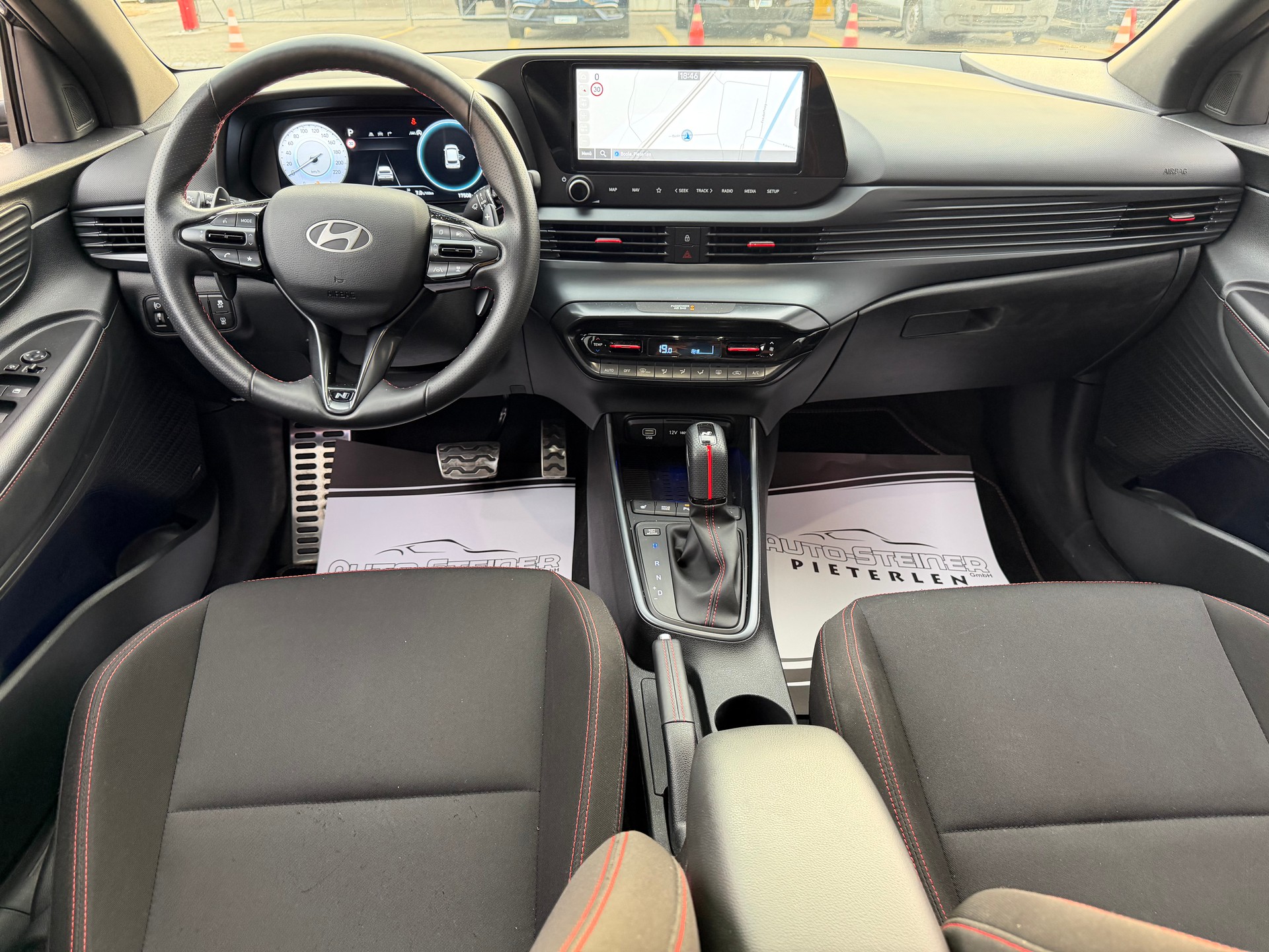 HYUNDAI SCHWARZ CH WAGEN AUTOMAT i20 1.0 T-GDi N-LINE !! DCT. AUTO HAT HAGELSCHADEN. BLACK LINE. GARANTIE 5 JAHRE !!-showroom-element-3