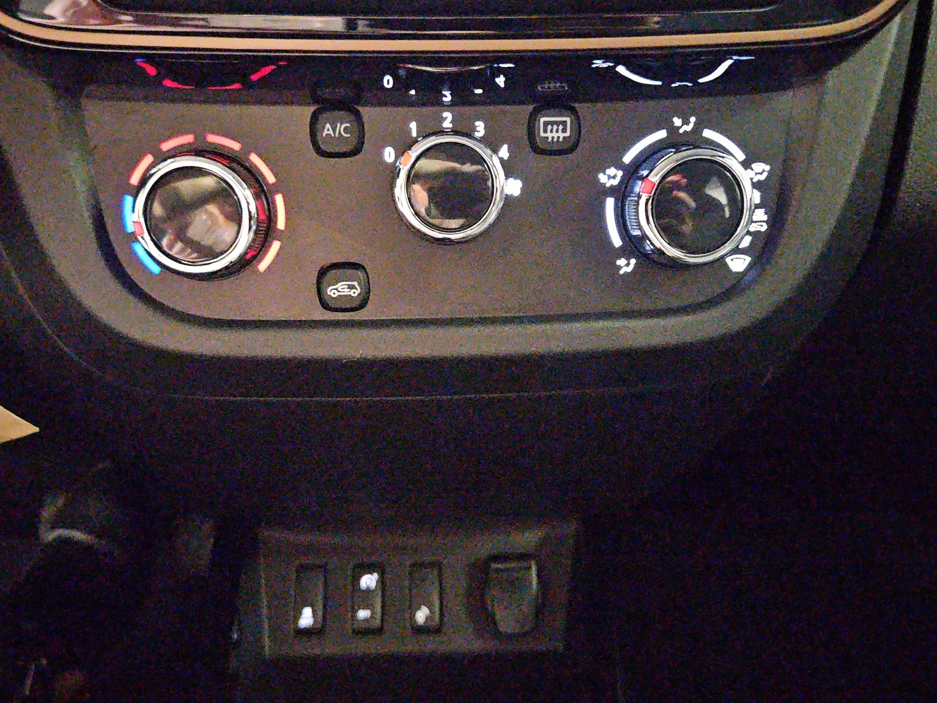 DACIA Spring 27 kWh Electric 65 Extreme-image-19