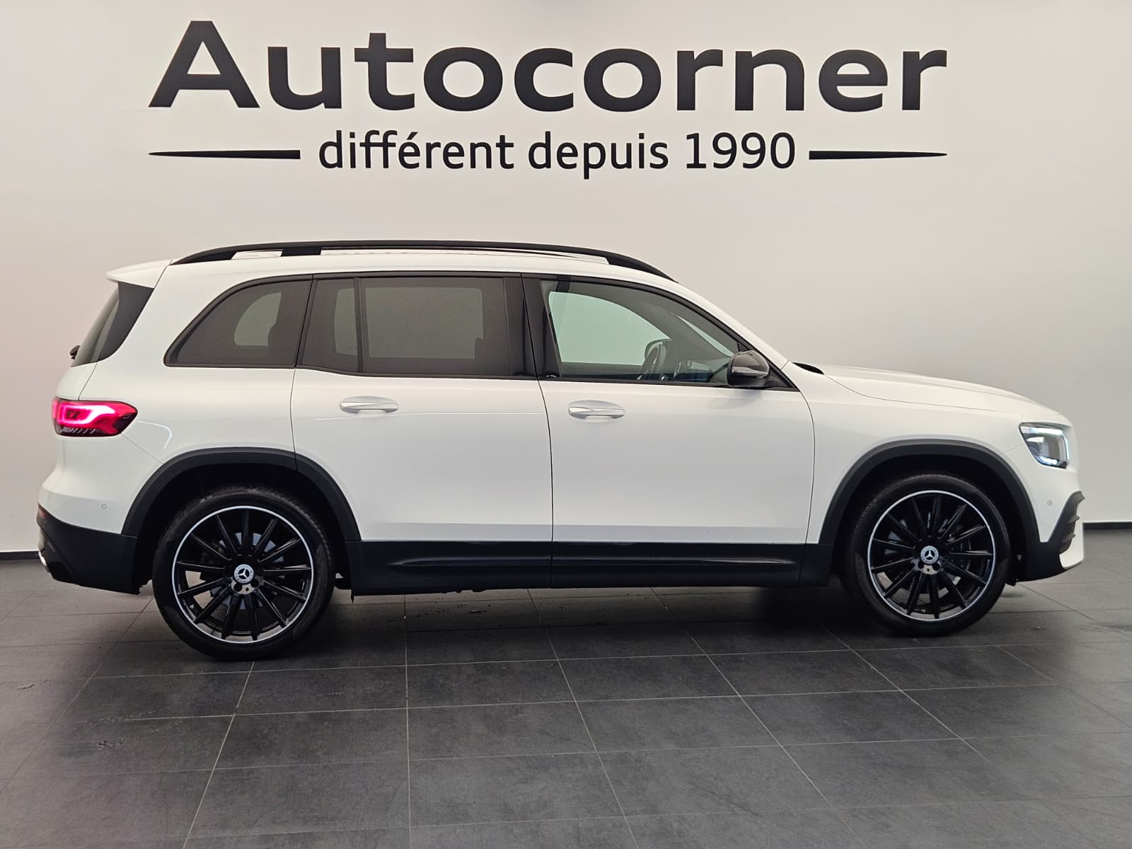 MERCEDES-BENZ GLB 250 AMG Line 8G-Tronic-image-5
