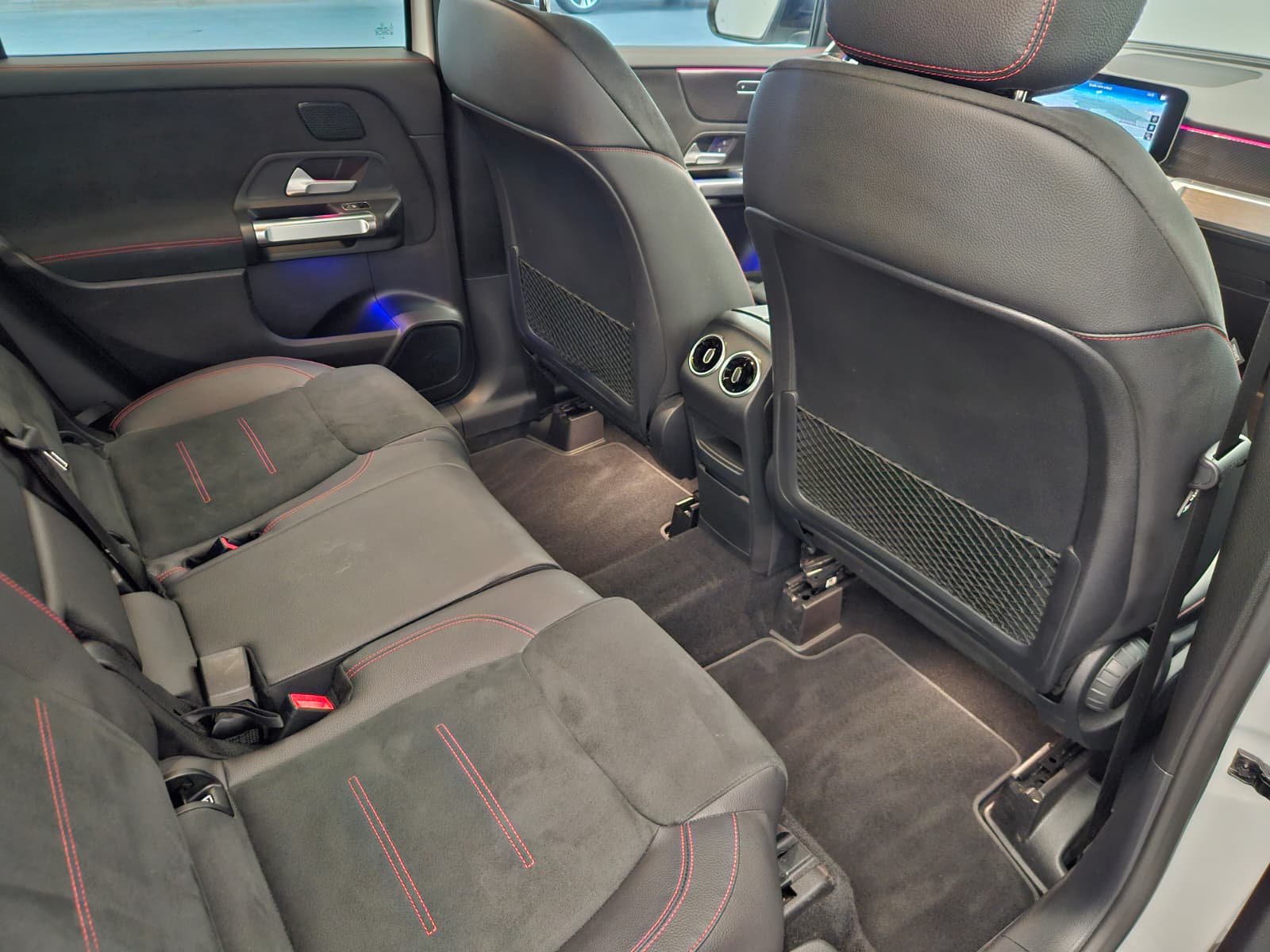 MERCEDES-BENZ GLB 250 AMG Line 8G-Tronic-image-13