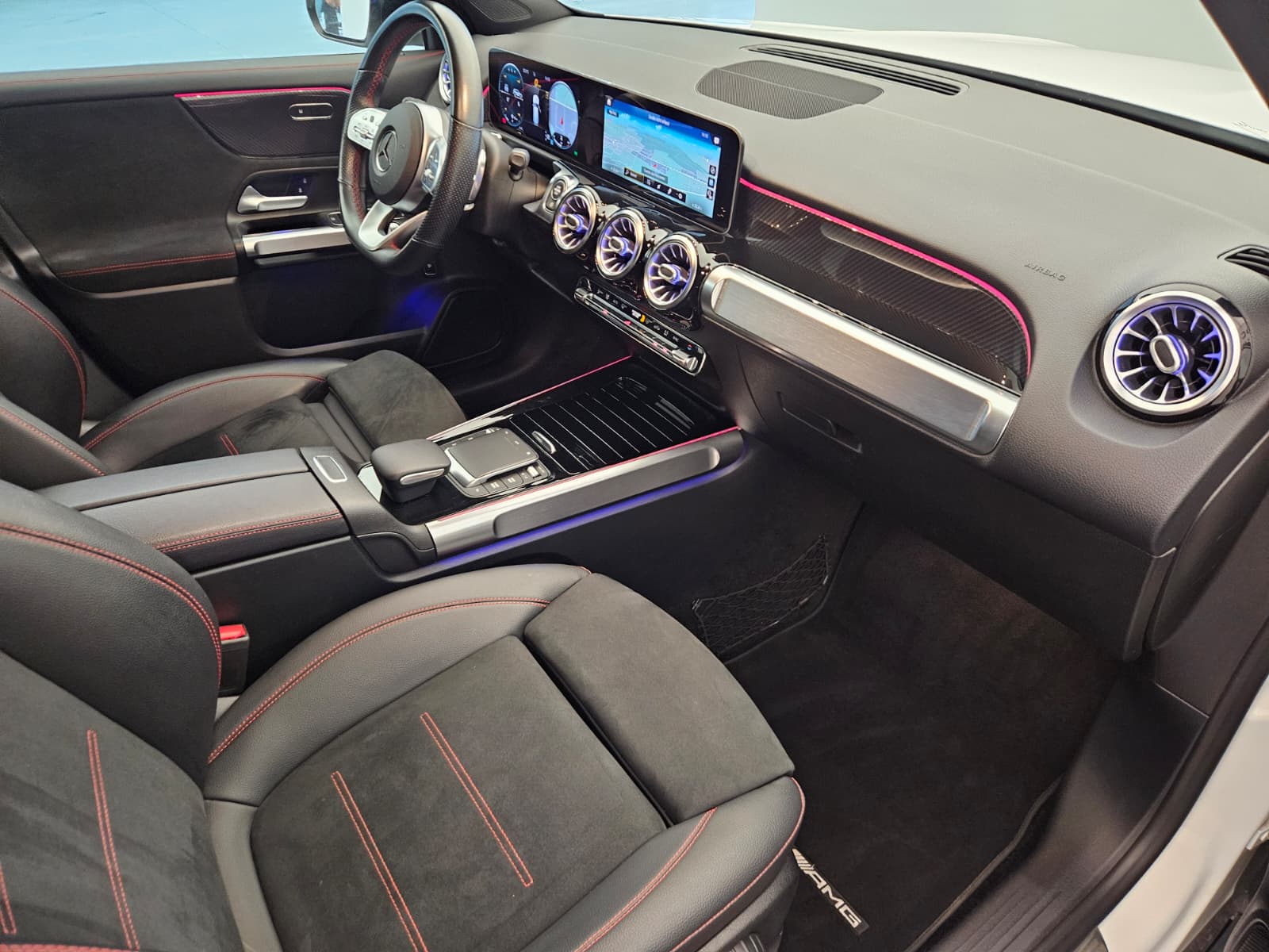 MERCEDES-BENZ GLB 250 AMG Line 8G-Tronic-image-11
