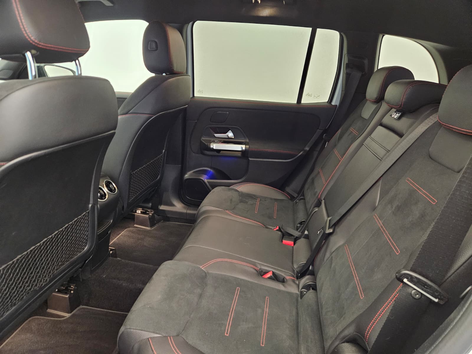 MERCEDES-BENZ GLB 250 AMG Line 8G-Tronic-image-12