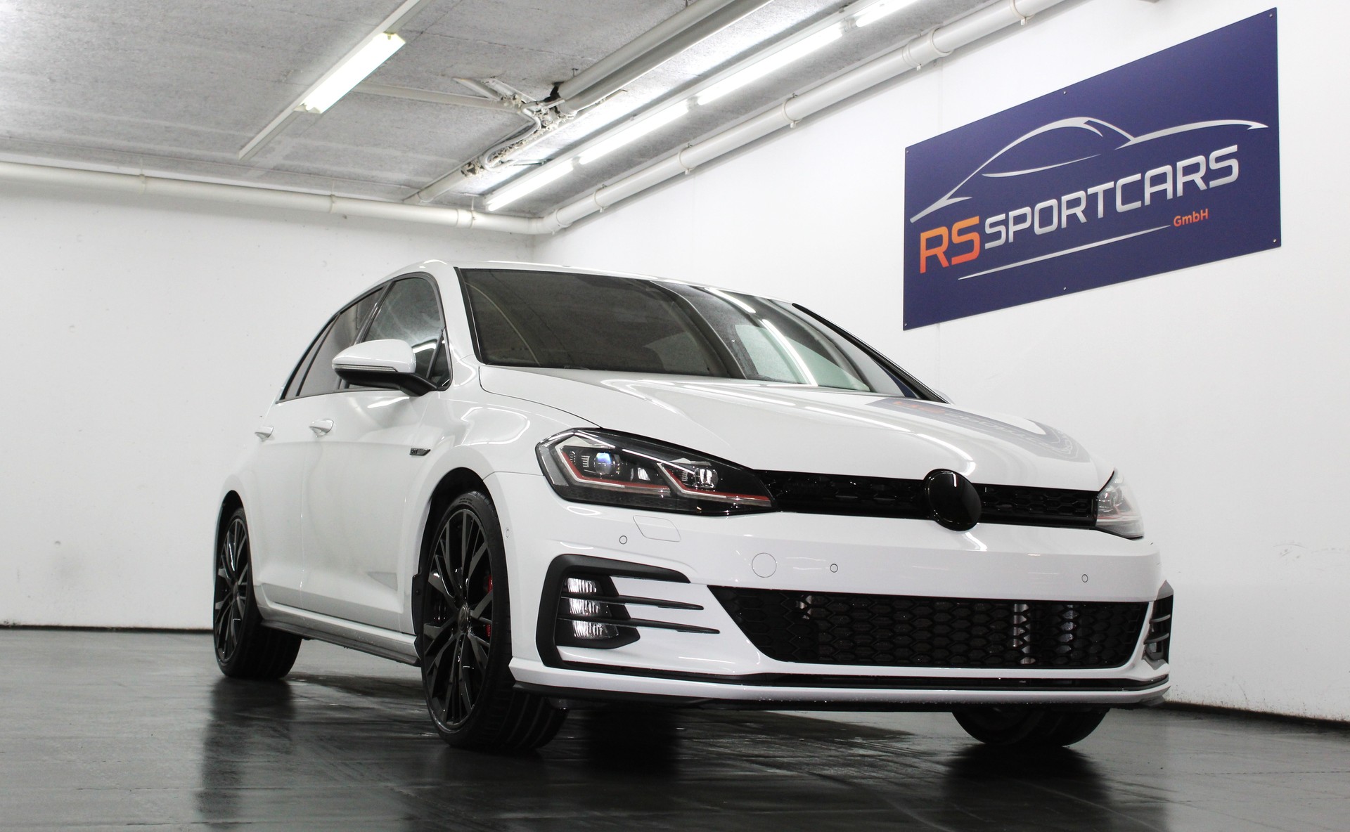 VW Golf 2.0 TSI GTI Performance DSG Black Edition 245PS / CH-Fahrzeug-showroom-element-1