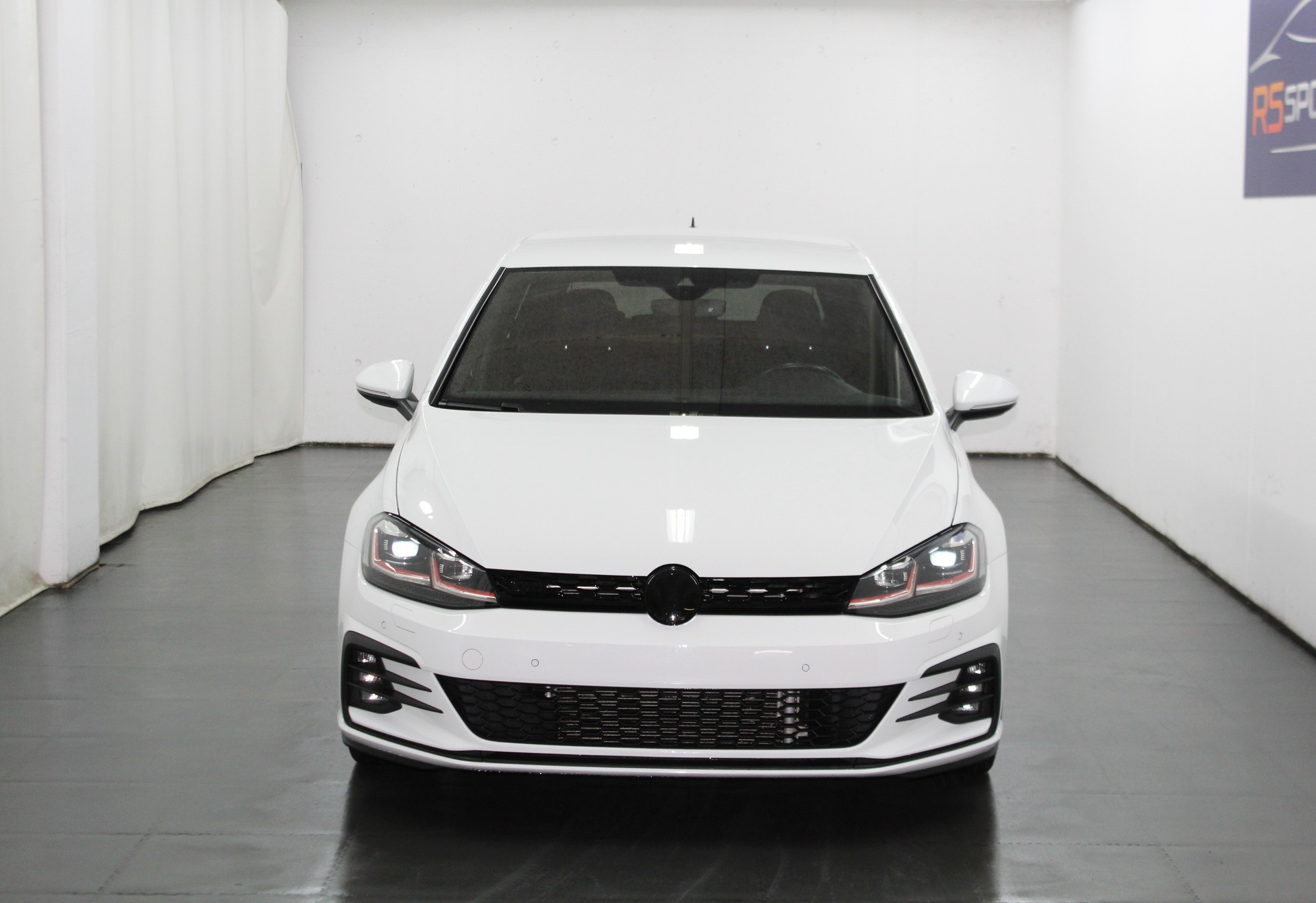 VW Golf 2.0 TSI GTI Performance DSG Black Edition 245PS / CH-Fahrzeug-showroom-element-2