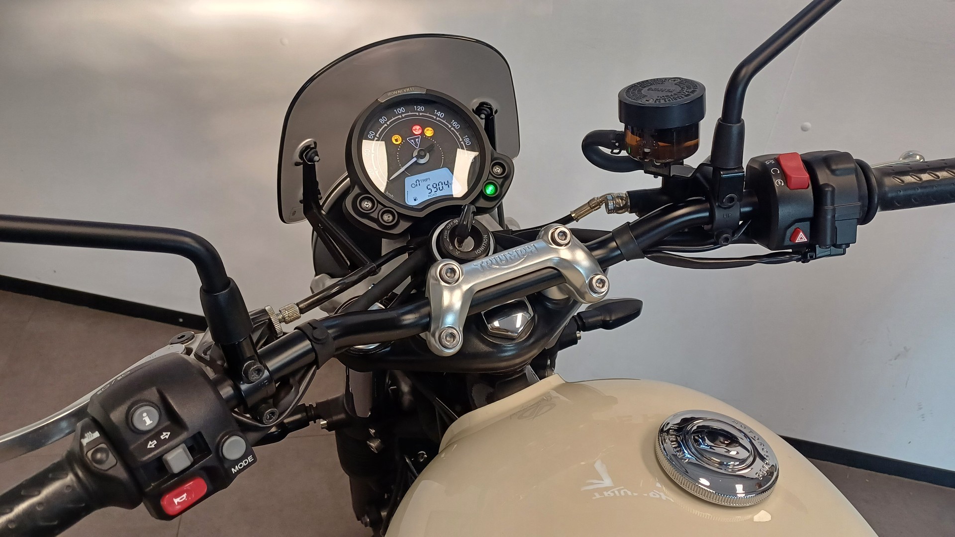 TRIUMPH Street Twin 900 i (35kW)-image-13