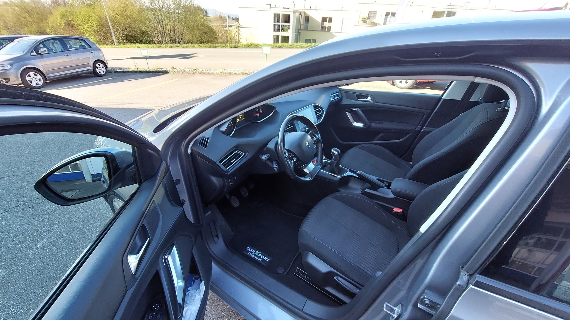 PEUGEOT 308 1.2 VTi Access-image-8