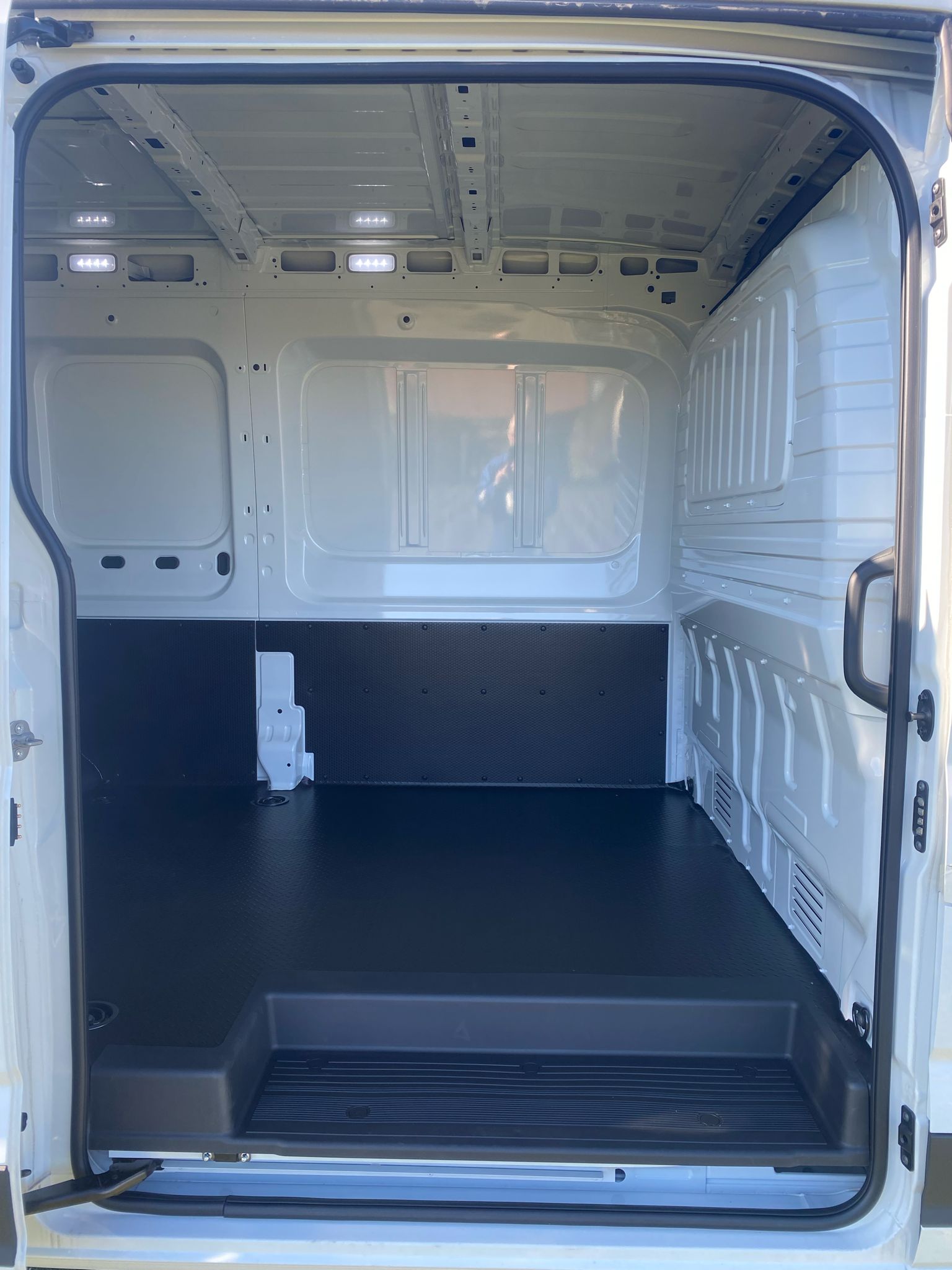 MAXUS eDeliver 9 L3H3 88.5kWh-image-2