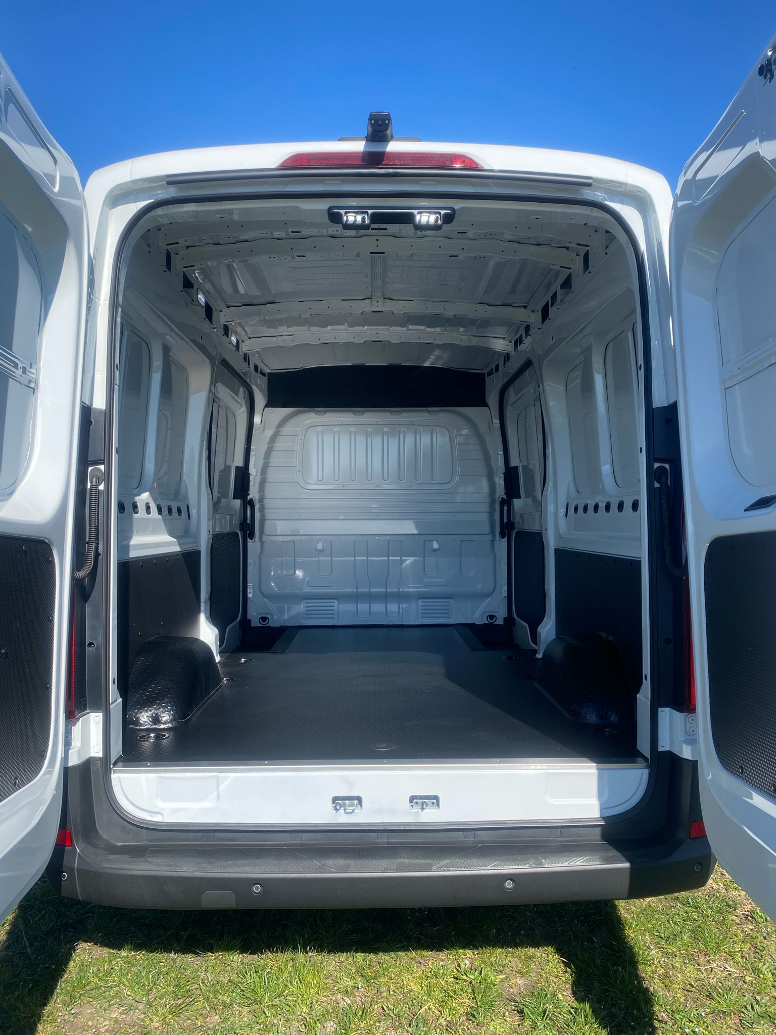 MAXUS eDeliver 9 L3H3 88.5kWh-image-4
