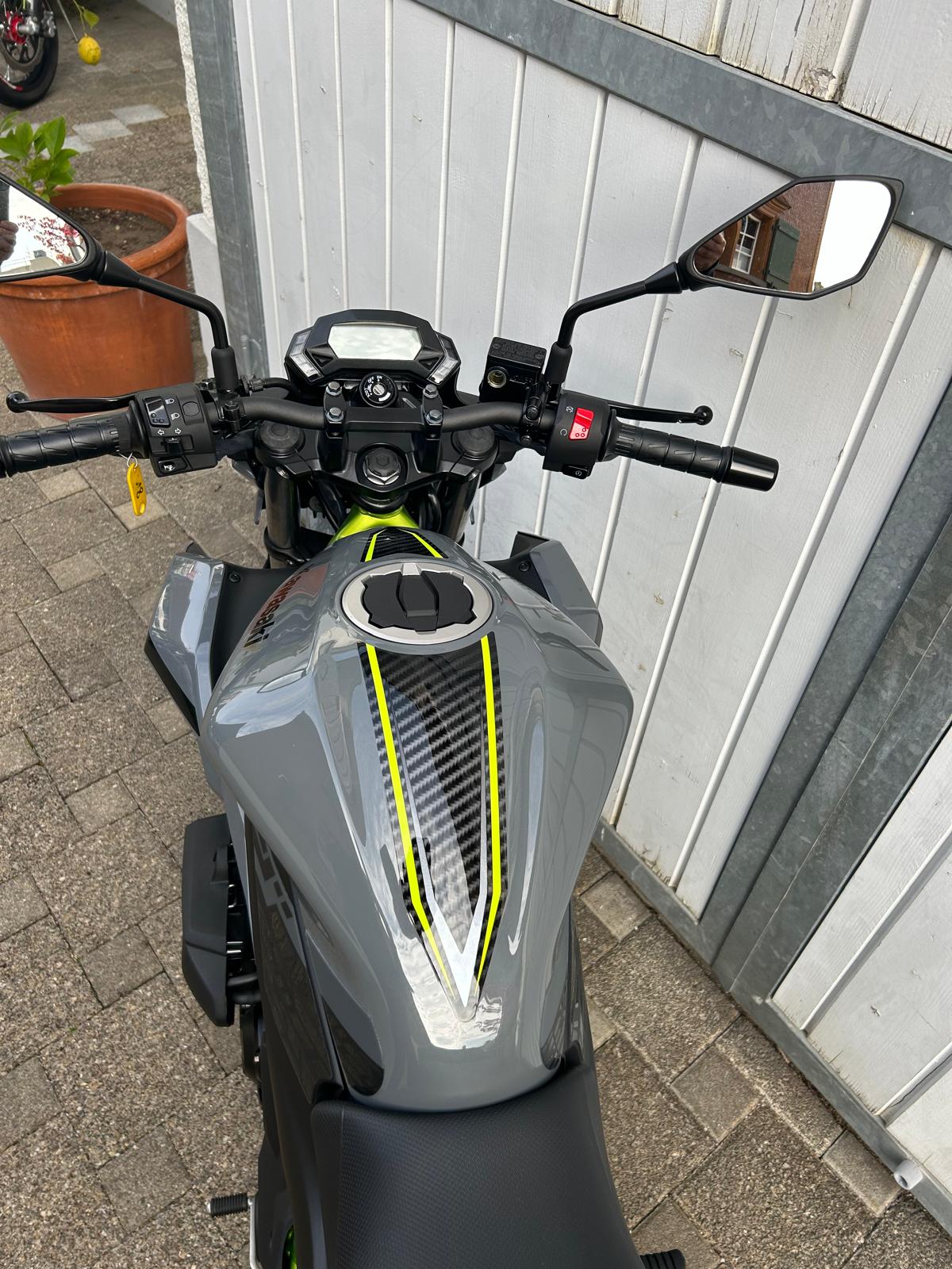 KAWASAKI Z 125-image-4