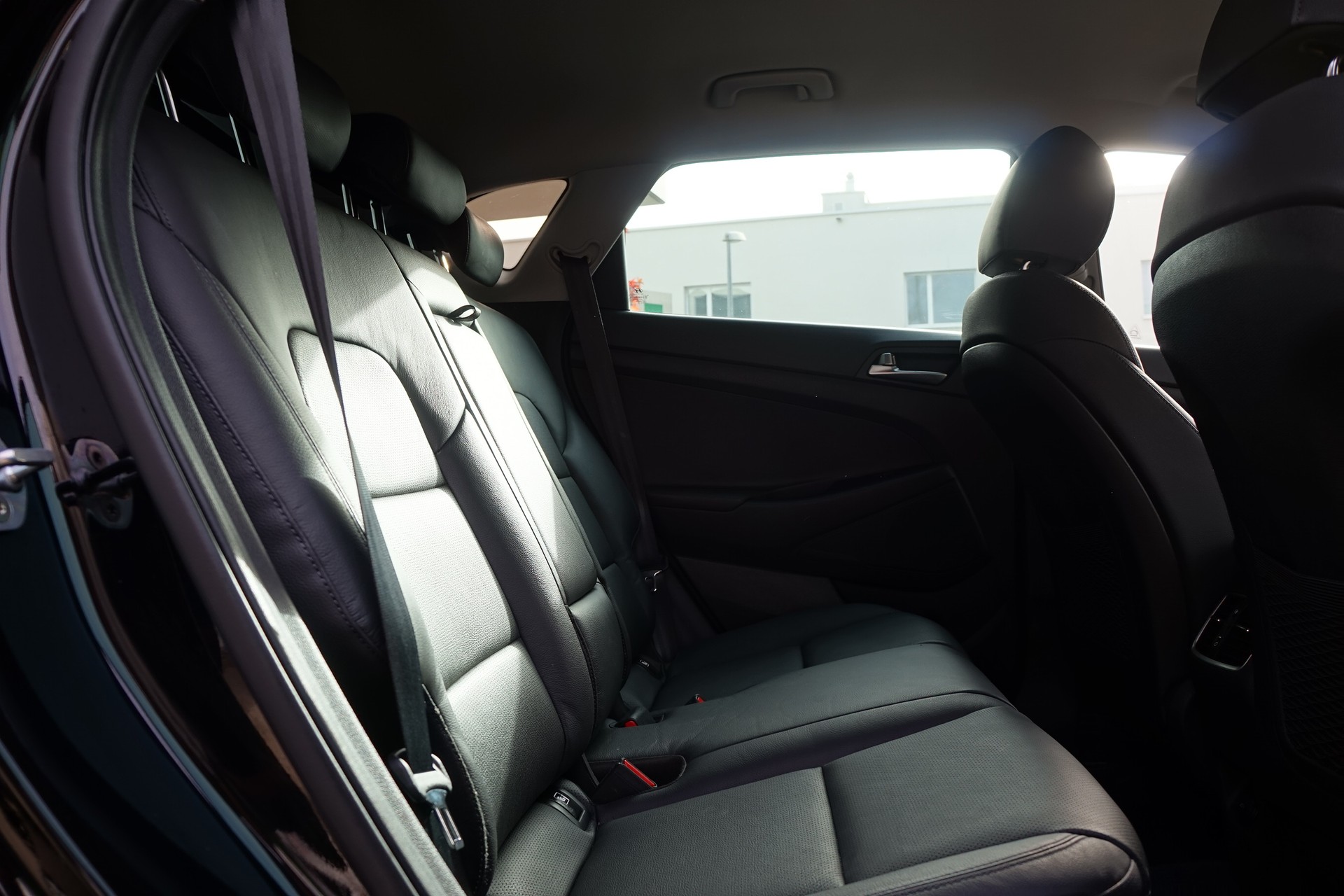 HYUNDAI Tucson 1.6 CRDI Amplia 4WD - SWISS EDITION - LED LICHT - KAMERA - WINTER PAKET - SPUR ASSISTENT - KOLLISIONS ASSISTTENT **-image-9