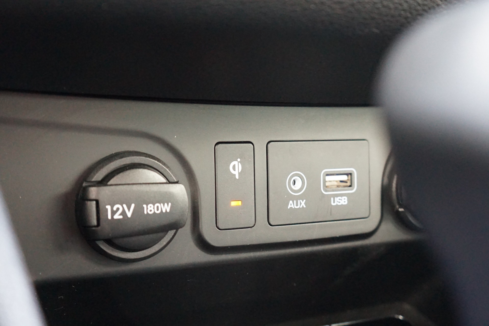 HYUNDAI Tucson 1.6 CRDI Amplia 4WD - SWISS EDITION - LED LICHT - KAMERA - WINTER PAKET - SPUR ASSISTENT - KOLLISIONS ASSISTTENT **-image-21