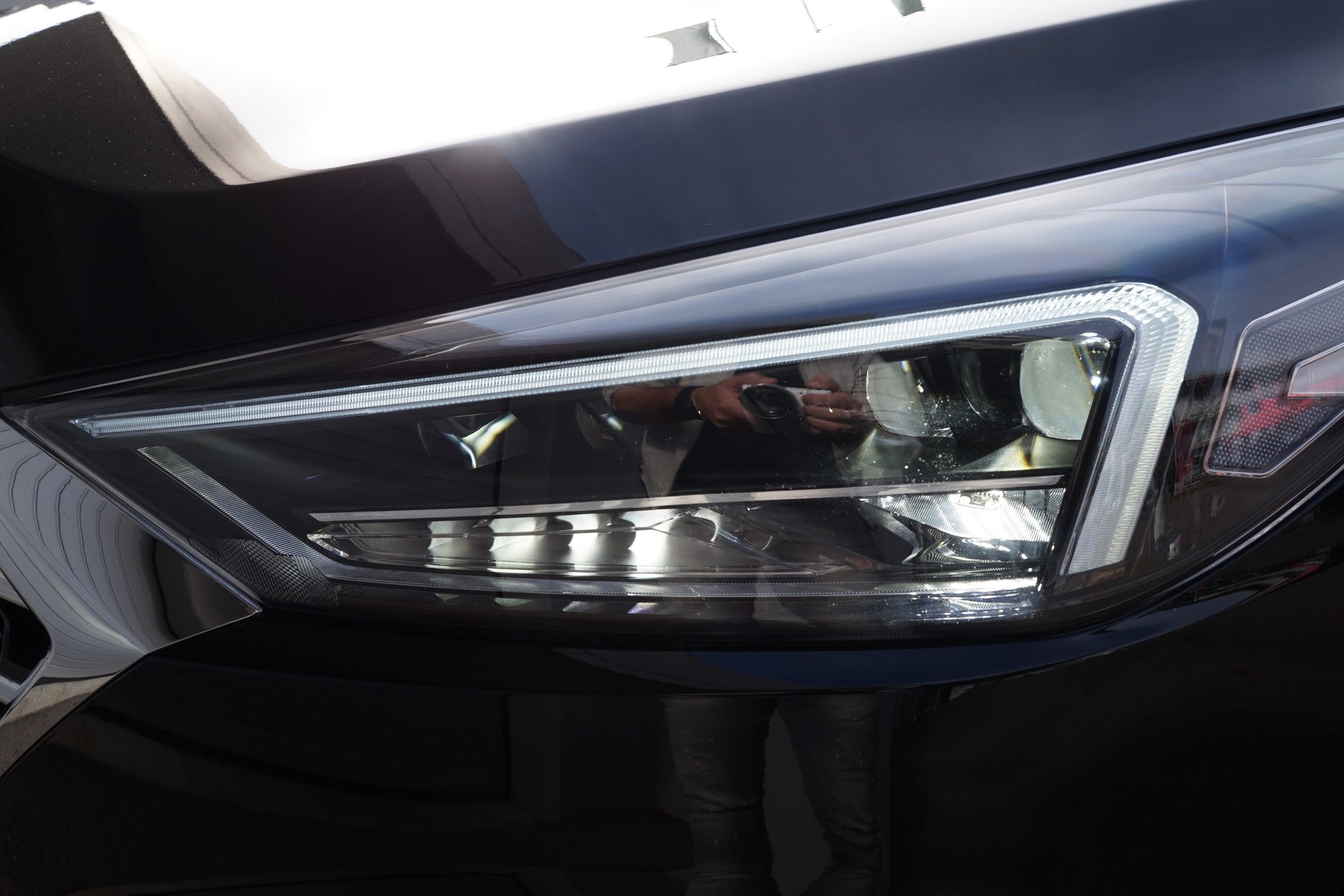 HYUNDAI Tucson 1.6 CRDI Amplia 4WD - SWISS EDITION - LED LICHT - KAMERA - WINTER PAKET - SPUR ASSISTENT - KOLLISIONS ASSISTTENT **-image-4
