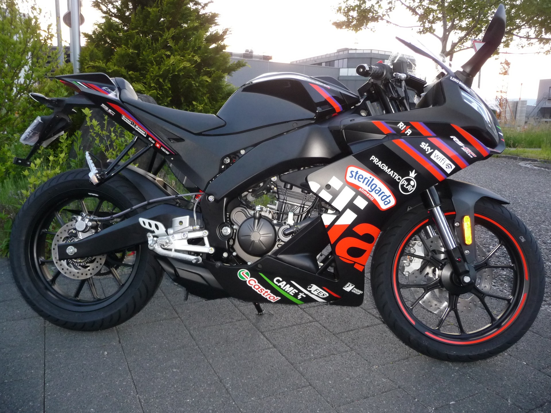 APRILIA RS125 GP Replica-image-1