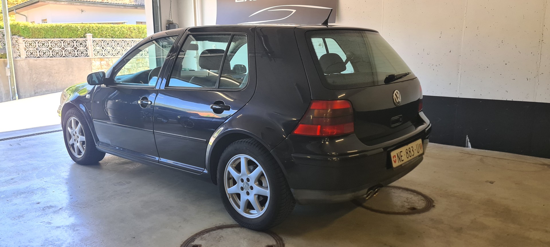 VW Golf 2.8 Highline 4Motion-image-5