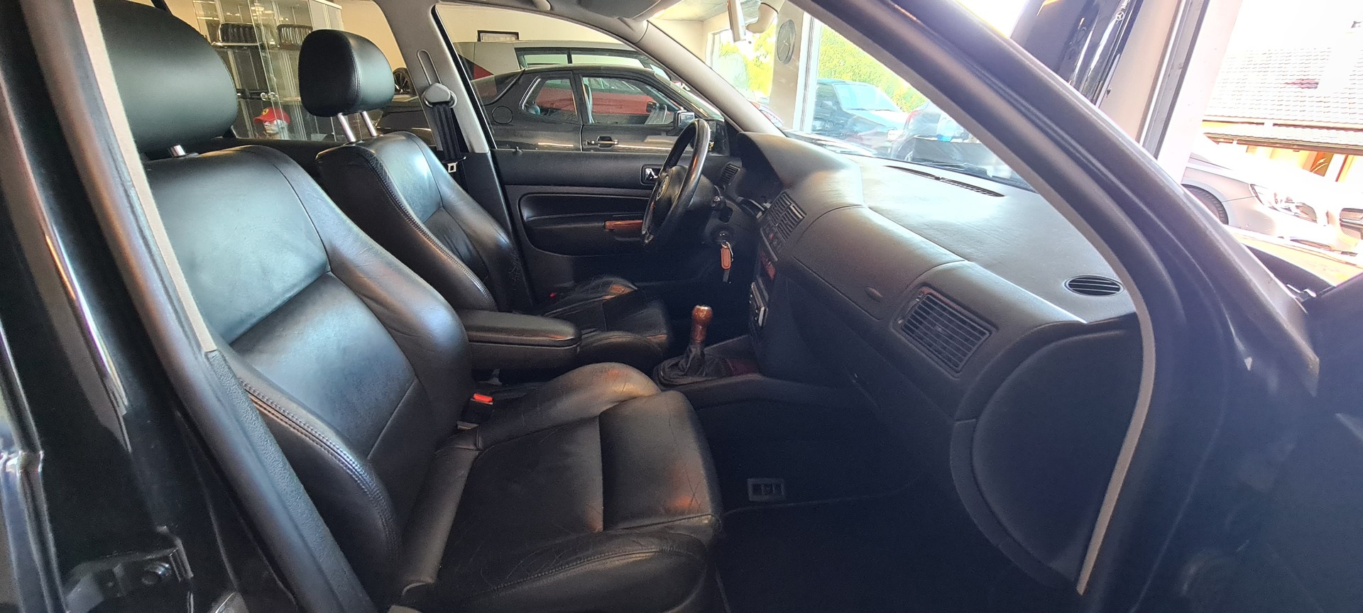 VW Golf 2.8 Highline 4Motion-image-11