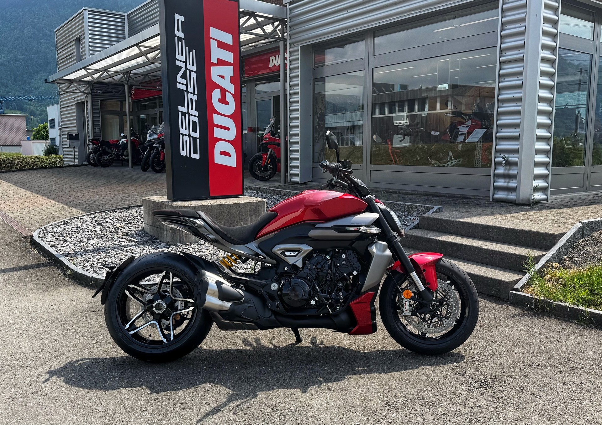 DUCATI X Diavel V4-image-2