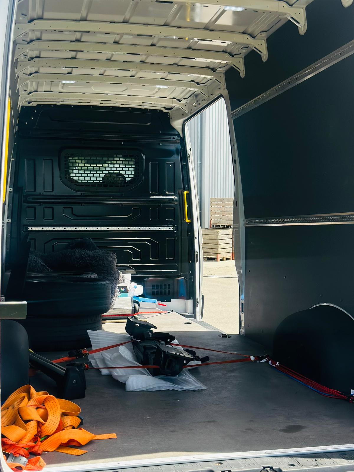 VW Crafter 35 2.0 TDI Model 2025-image-13