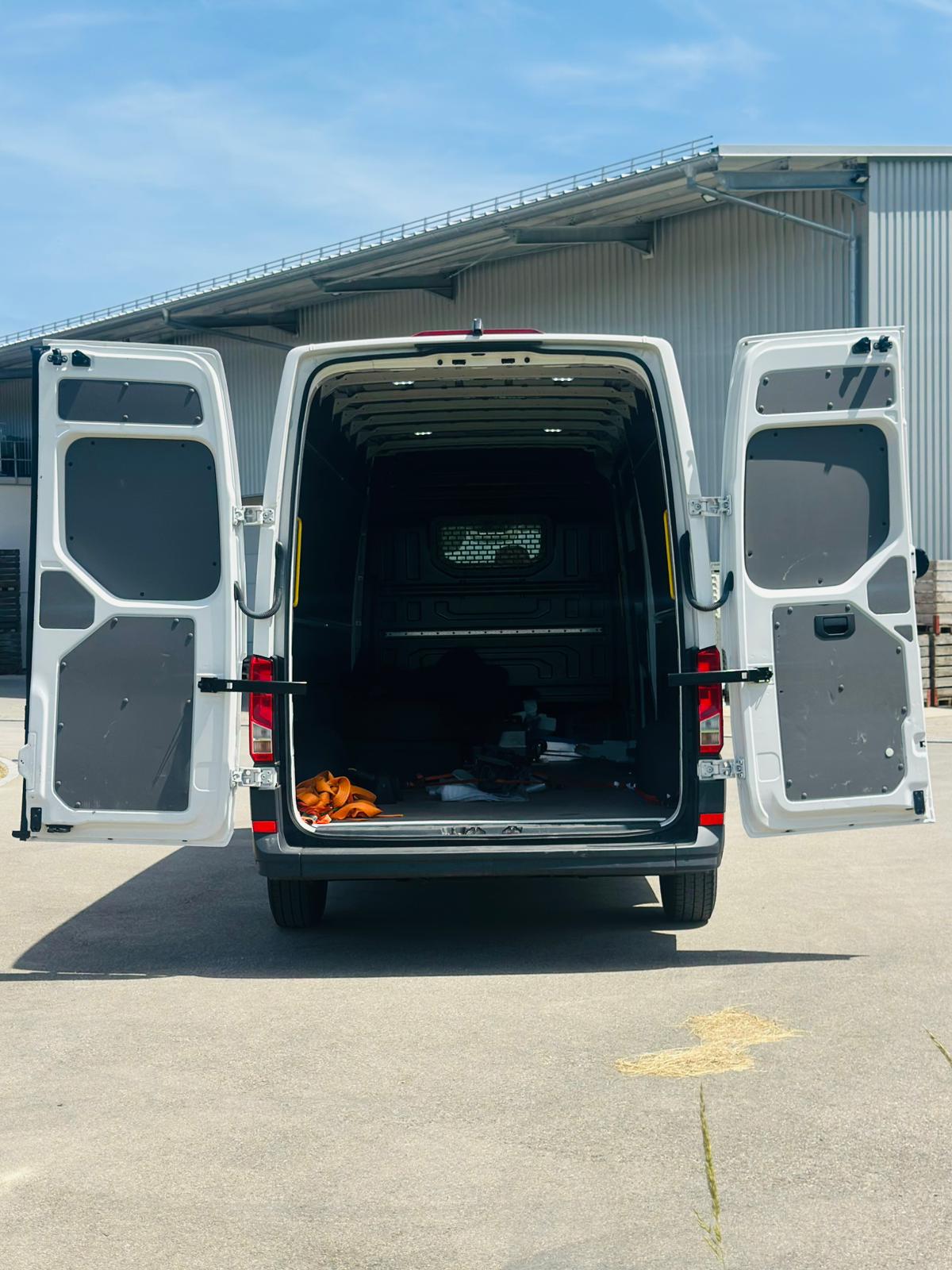 VW Crafter 35 2.0 TDI Model 2025-image-14