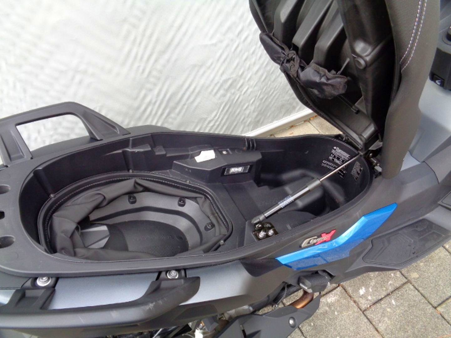 BMW C 400 X-image-8