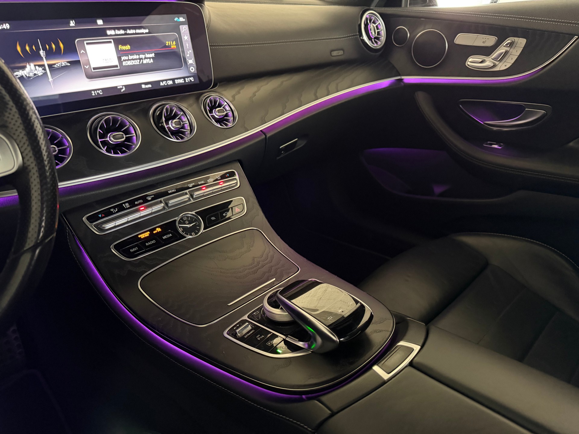 MERCEDES-BENZ E 200 Coupé AMG Line 4 Matic 9G-Tronic-image-15