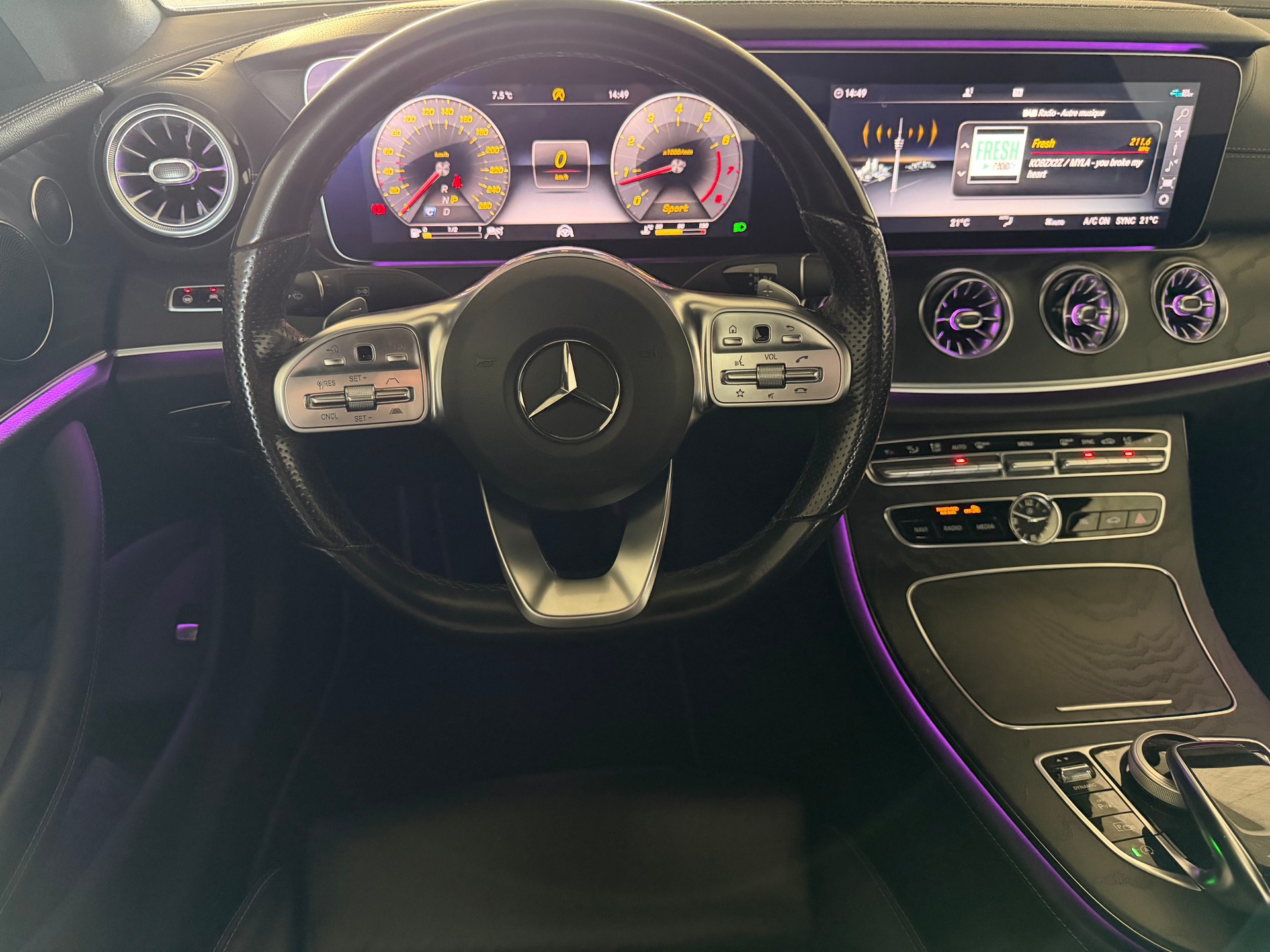 MERCEDES-BENZ E 200 Coupé AMG Line 4 Matic 9G-Tronic-image-11
