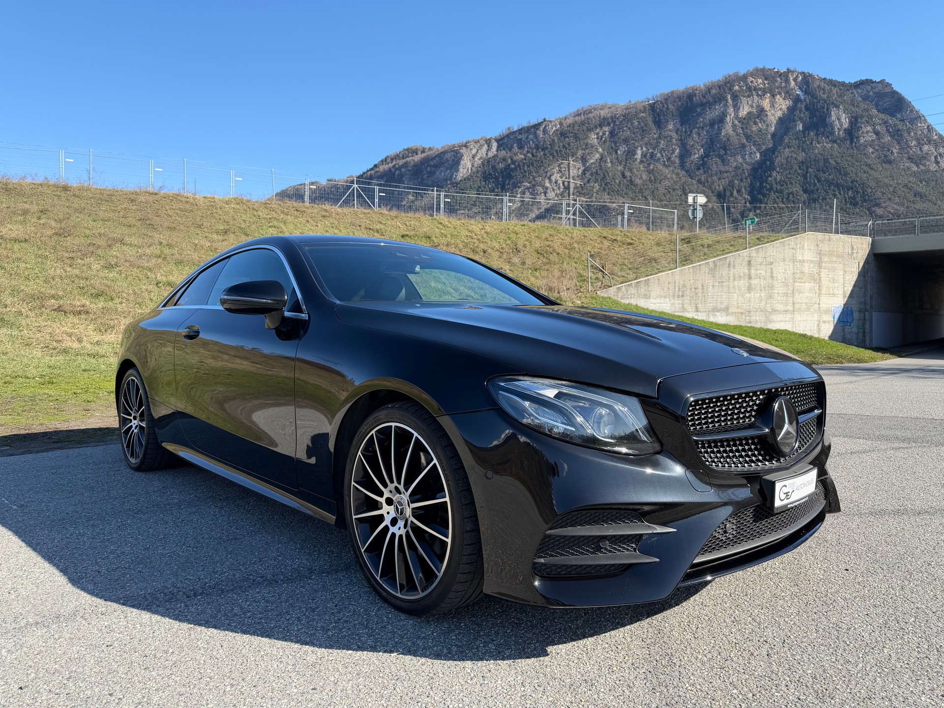 MERCEDES-BENZ E 200 Coupé AMG Line 4 Matic 9G-Tronic-showroom-element-1
