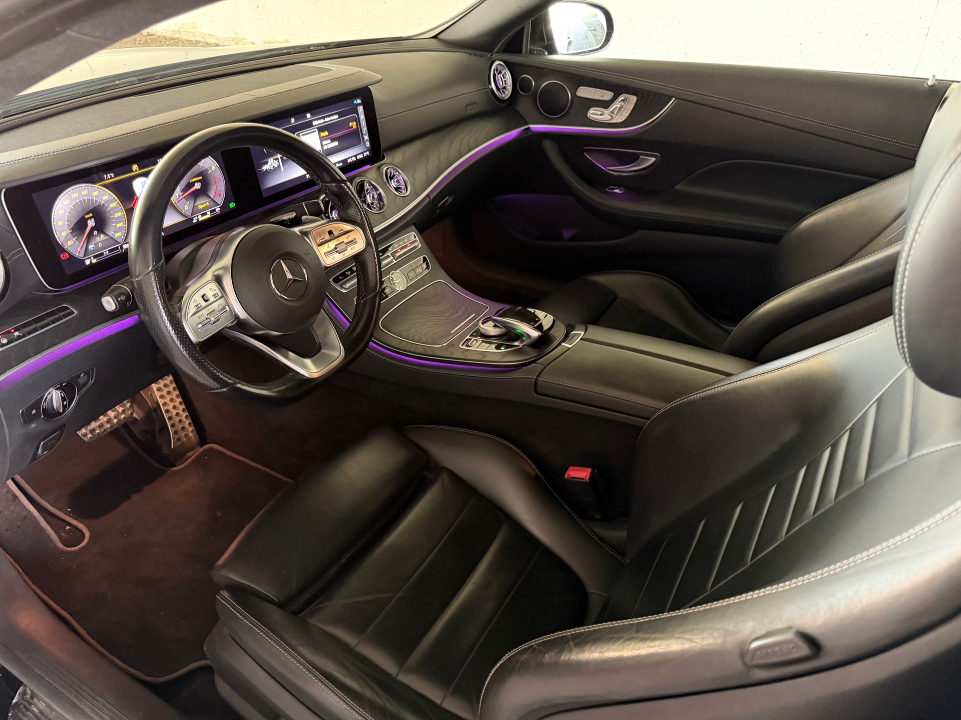 MERCEDES-BENZ E 200 Coupé AMG Line 4 Matic 9G-Tronic-image-12