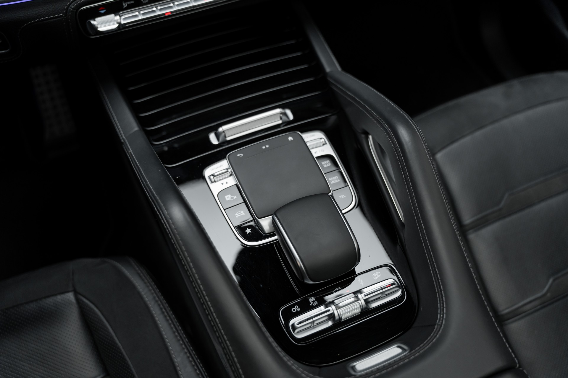 MERCEDES-BENZ GLS 63 4Matic+ TCT 9G-image-14