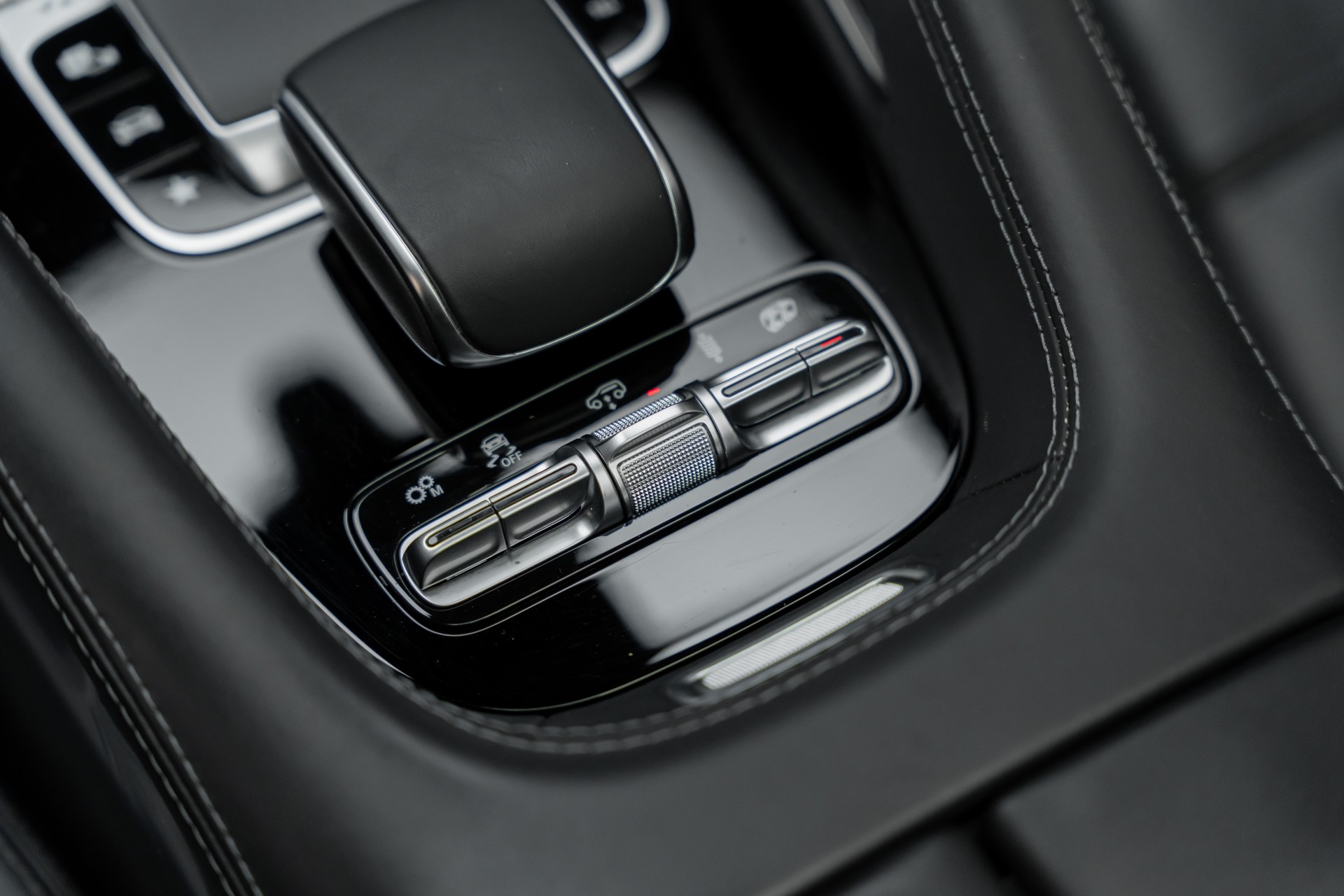 MERCEDES-BENZ GLS 63 4Matic+ TCT 9G-image-15
