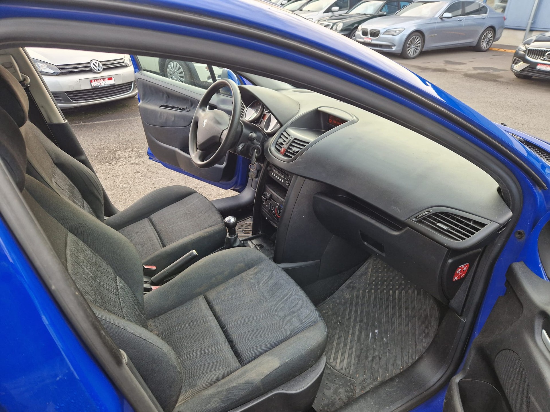 PEUGEOT 207 1.4 Urban-image-12