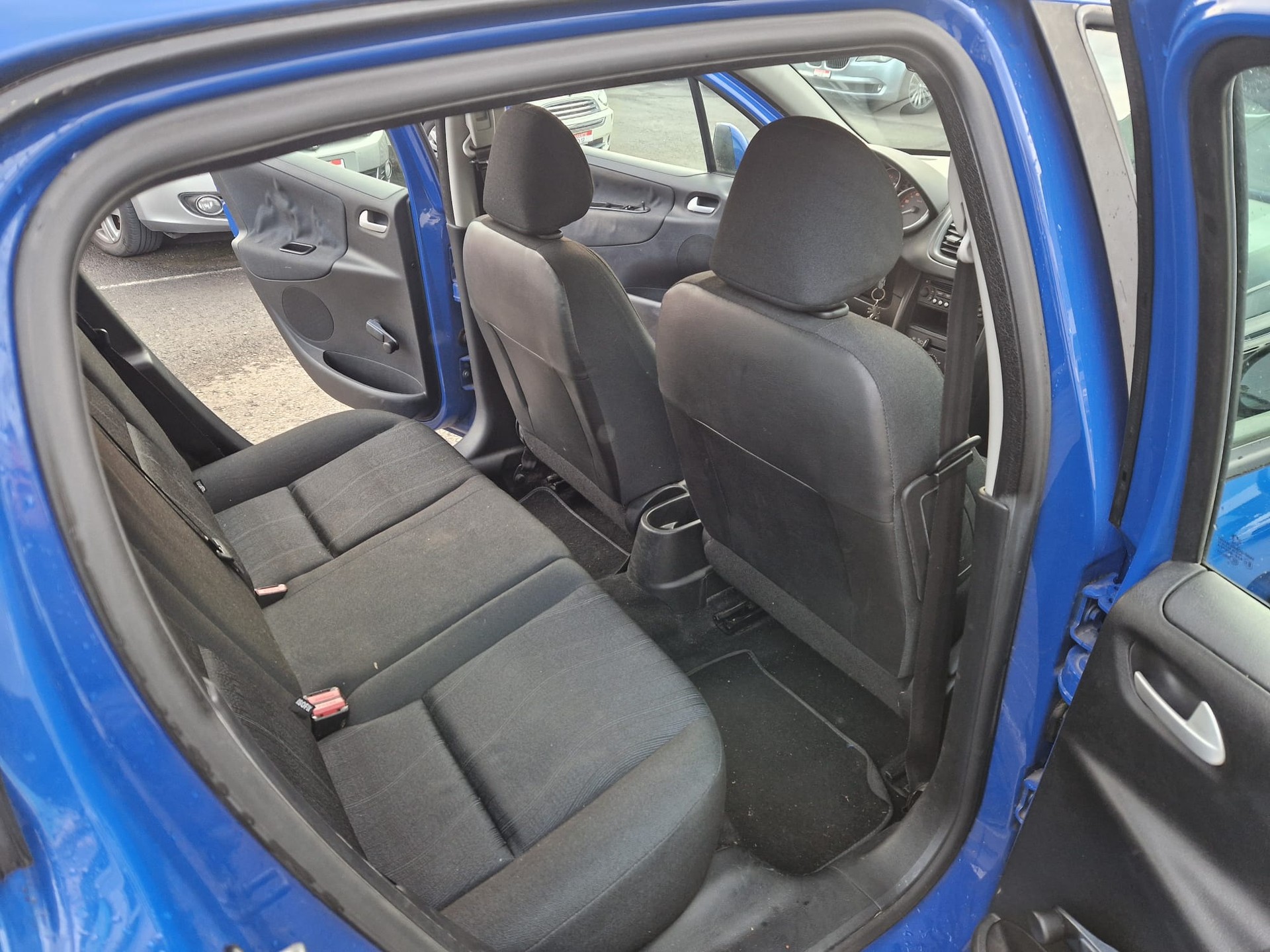 PEUGEOT 207 1.4 Urban-image-11