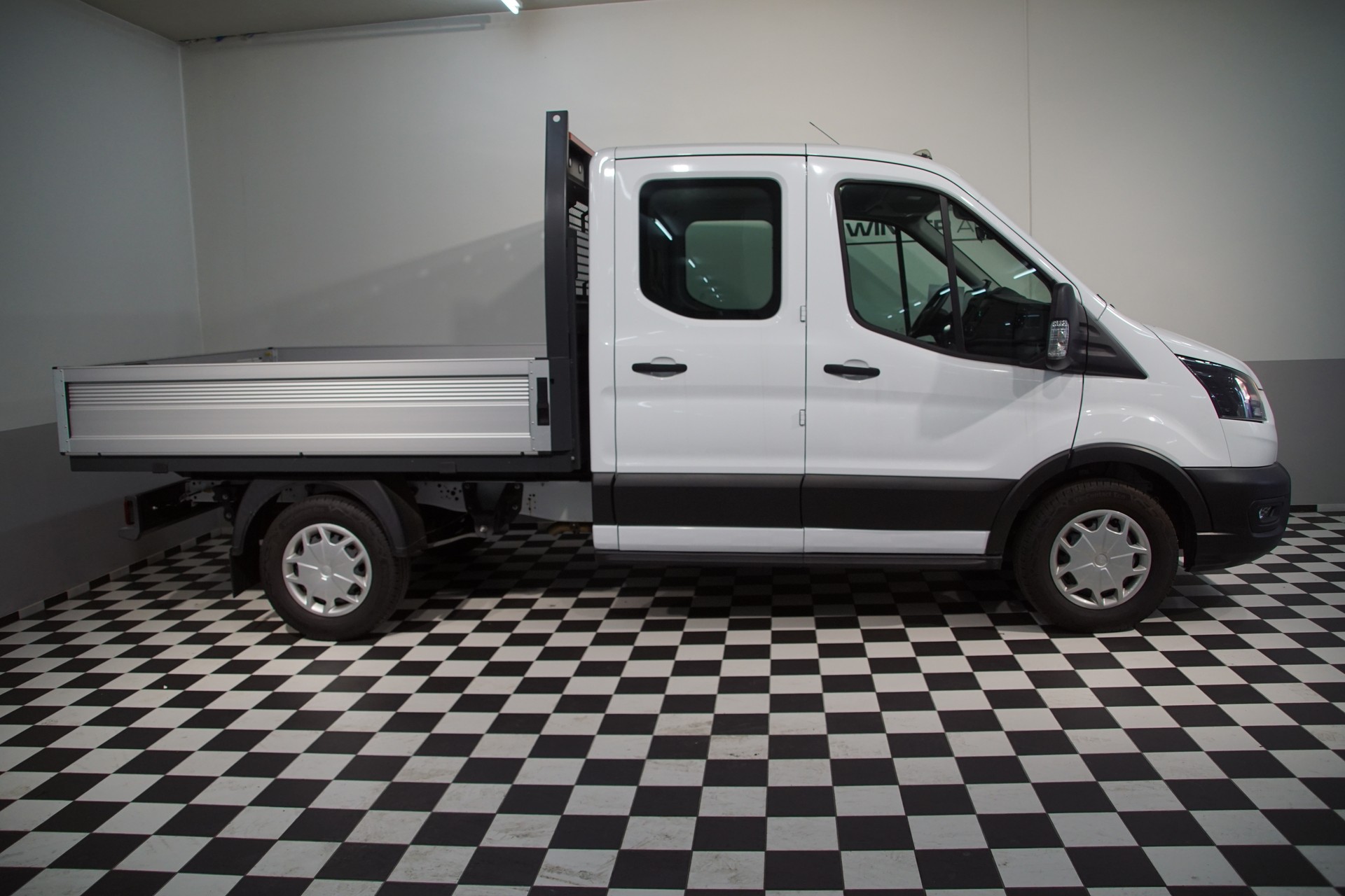 FORD Transit 350 L2 Trend 2.0 TDCi 130 FWD A-image-3