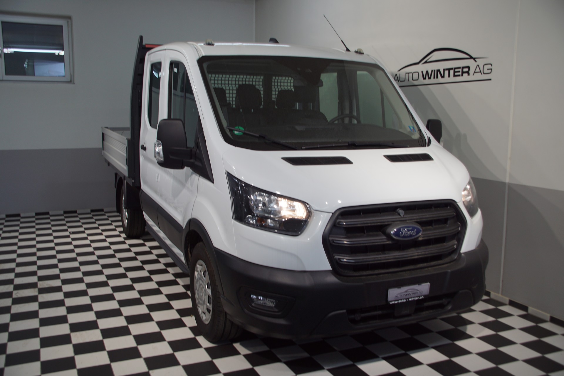 FORD Transit 350 L2 Trend 2.0 TDCi 130 FWD A-image-1