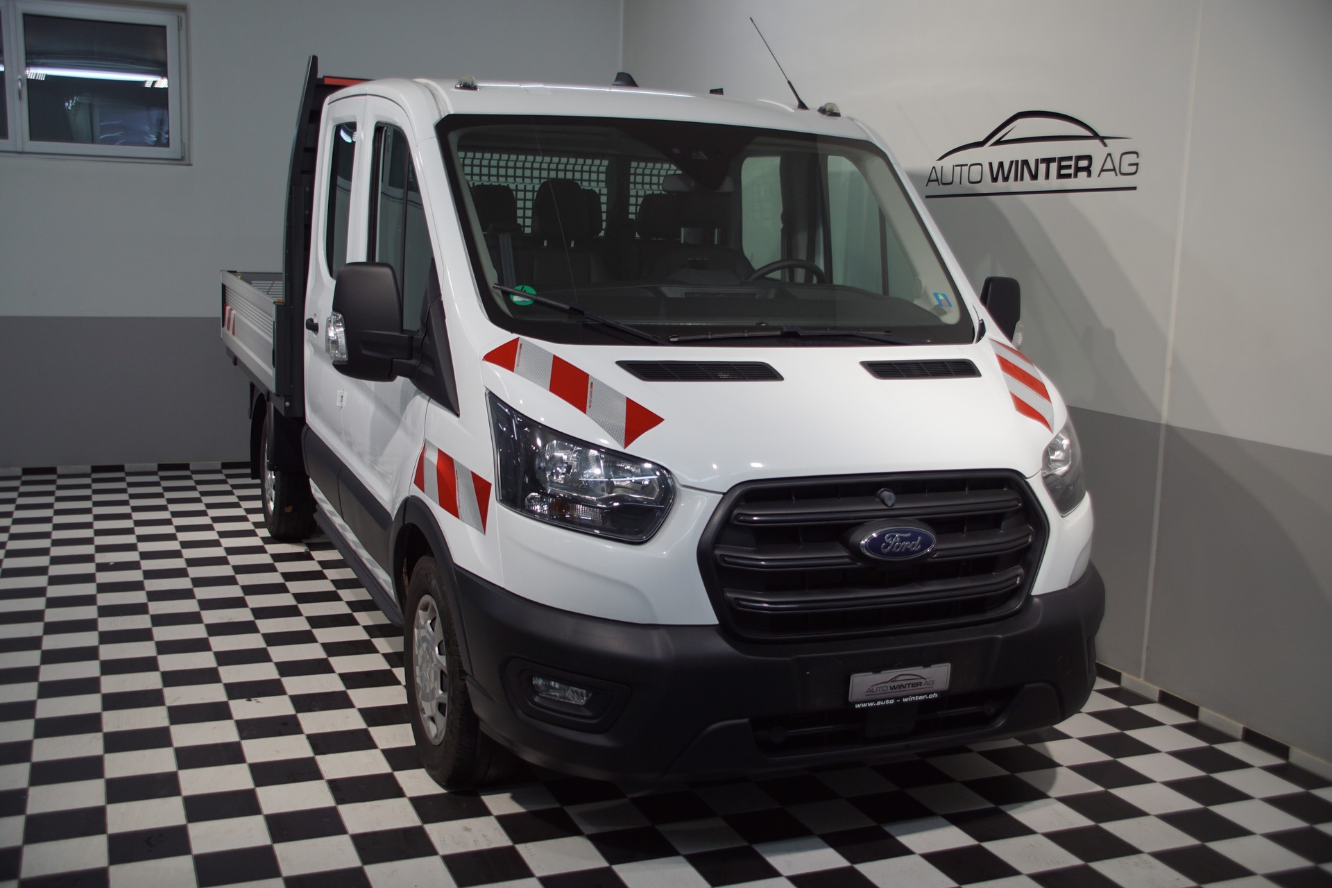 FORD Transit 350 L2 Trend 2.0 TDCi 130 FWD A-showroom-element-2