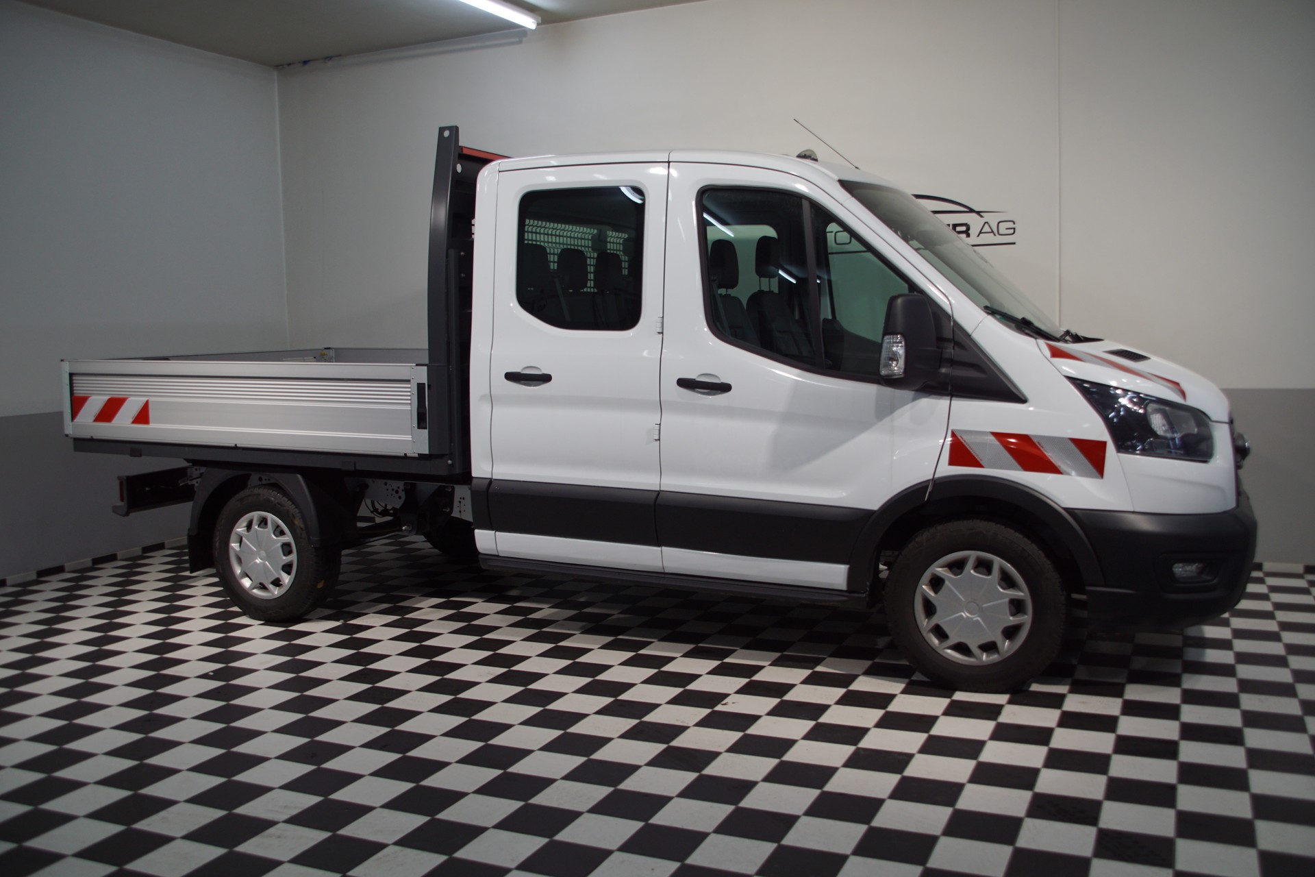 FORD Transit 350 L2 Trend 2.0 TDCi 130 FWD A-showroom-element-3