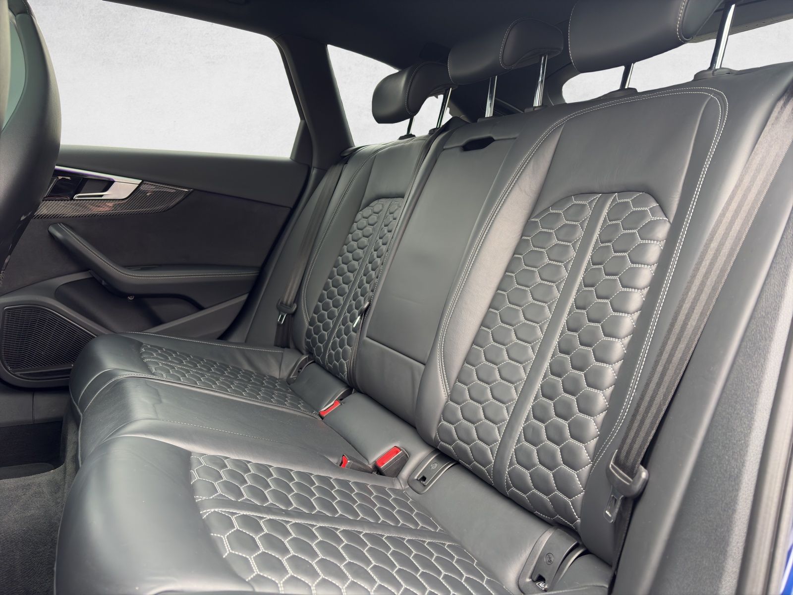 AUDI RS4 Avant quattro tiptronic-image-15