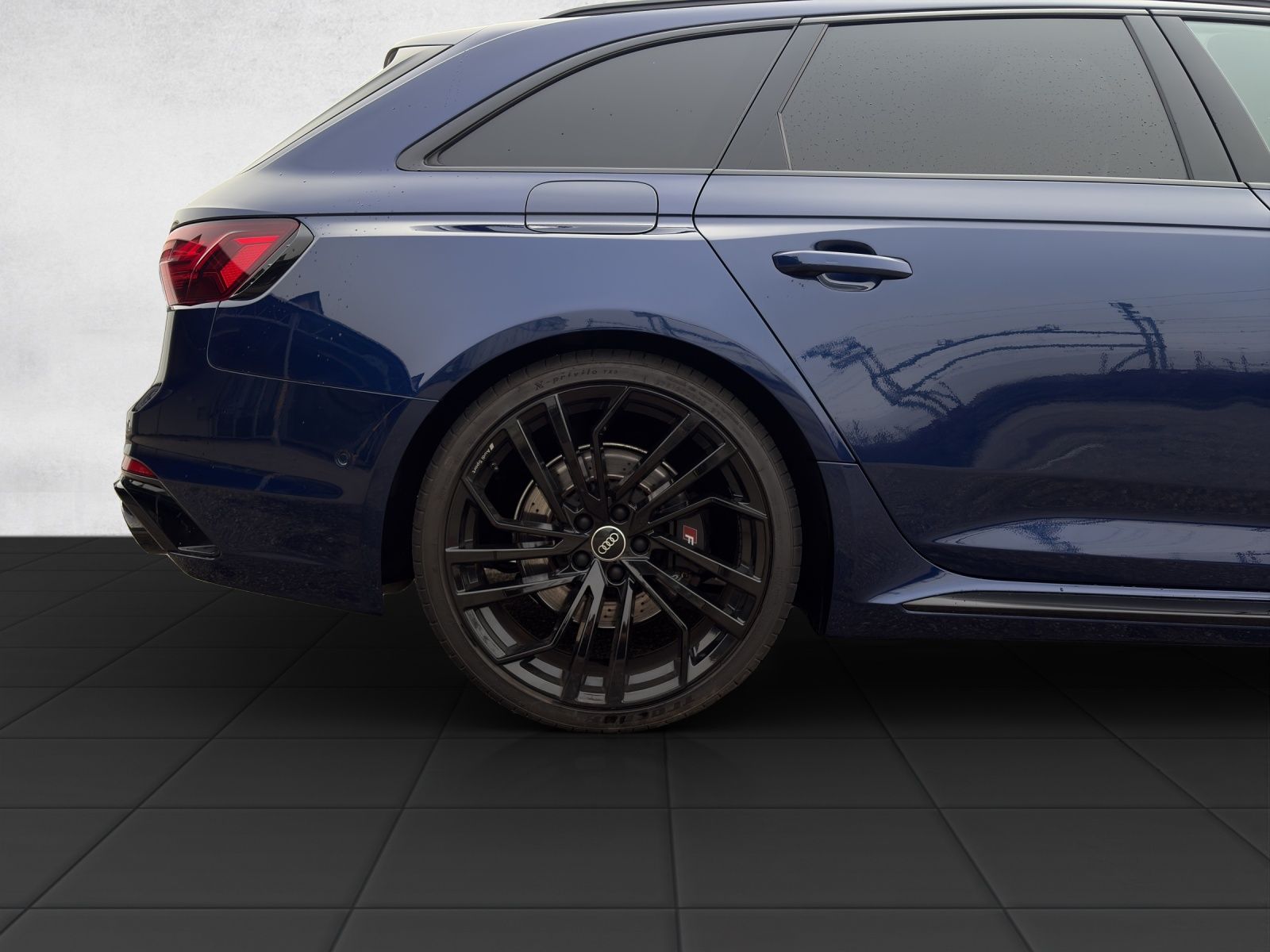 AUDI RS4 Avant quattro tiptronic-image-24