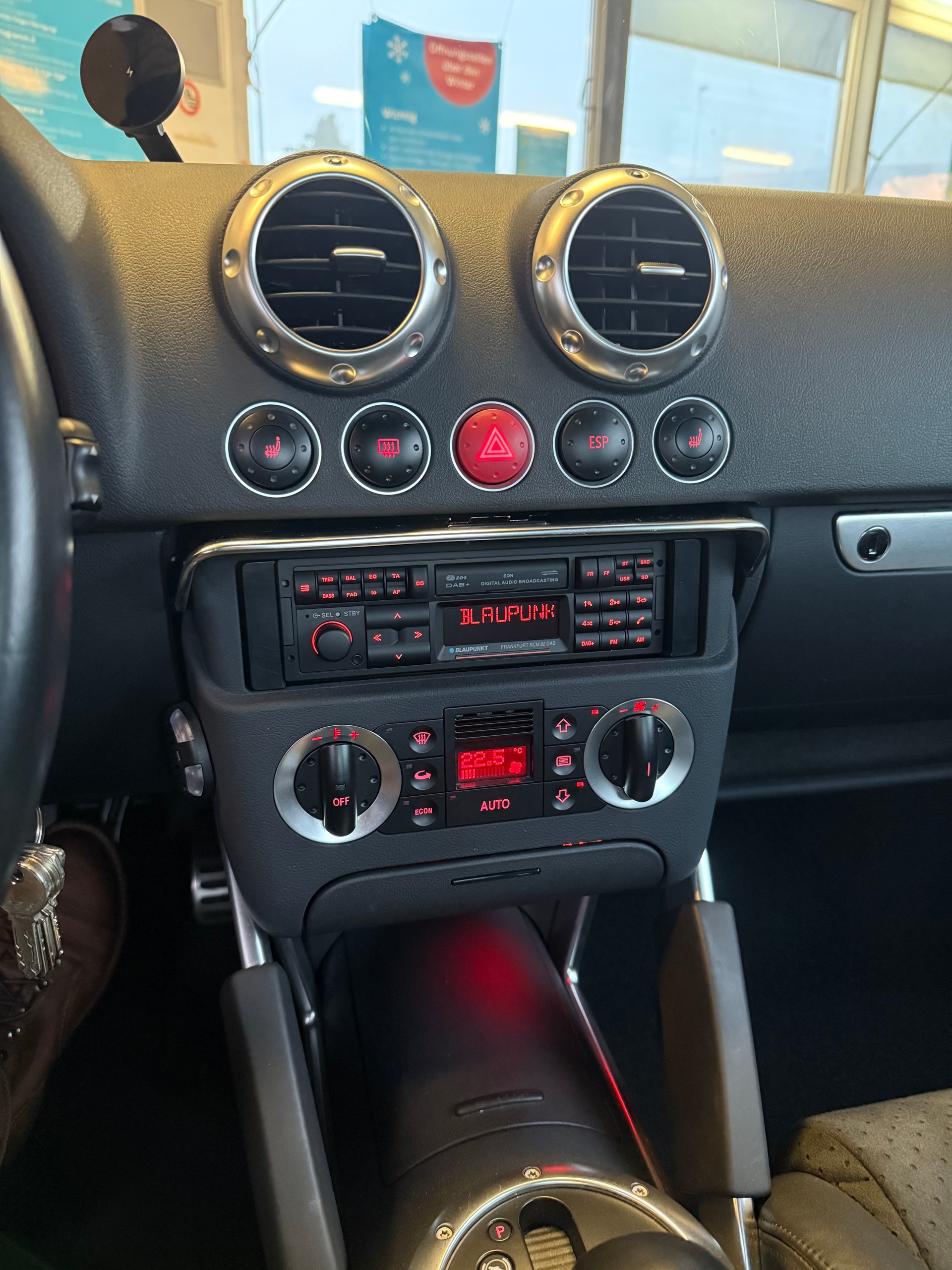 AUDI TT Coupé 1.8 T-image-10