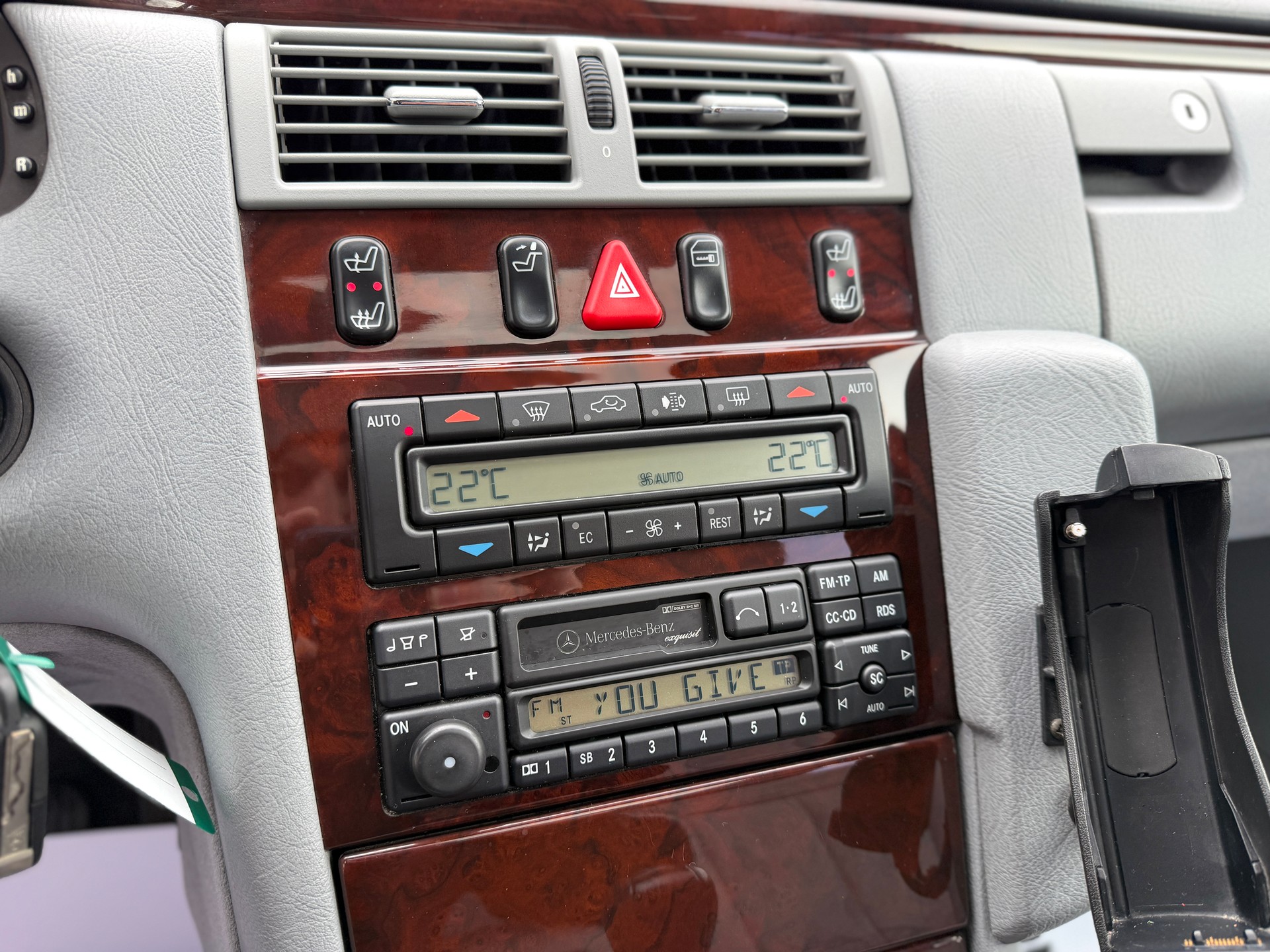 MERCEDES-BENZ E 320 Elégance Automatic-image-25