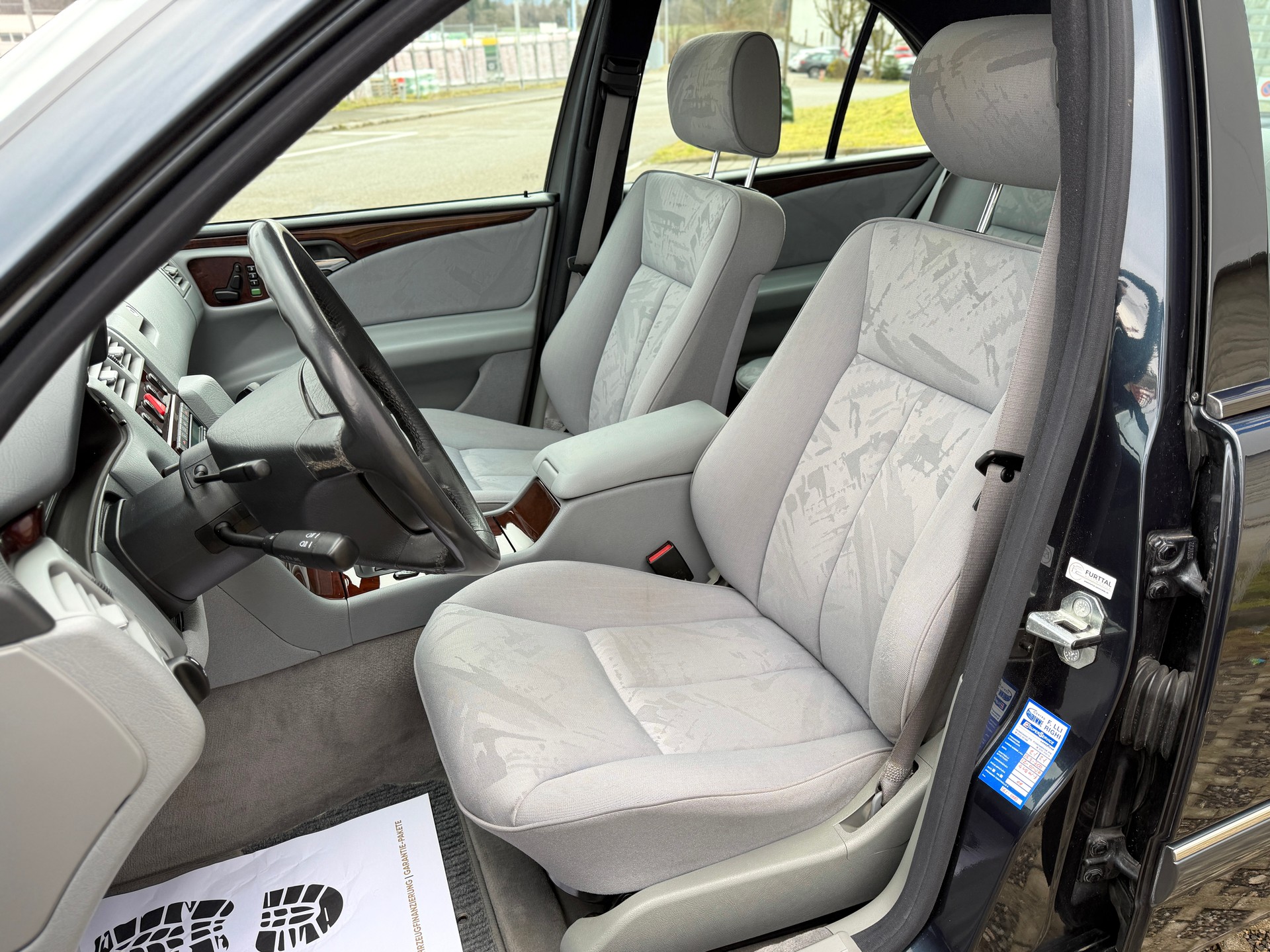 MERCEDES-BENZ E 320 Elégance Automatic-image-16