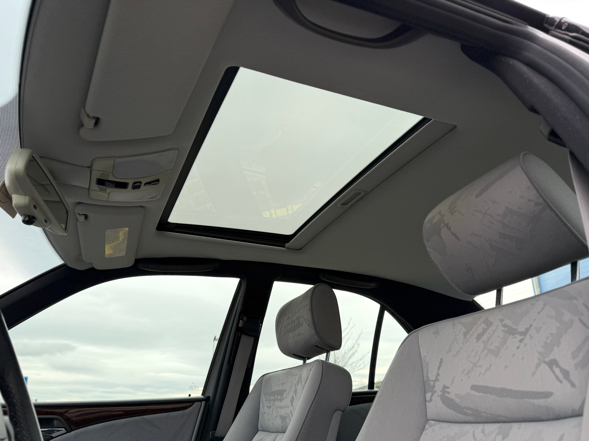 MERCEDES-BENZ E 320 Elégance Automatic-image-23