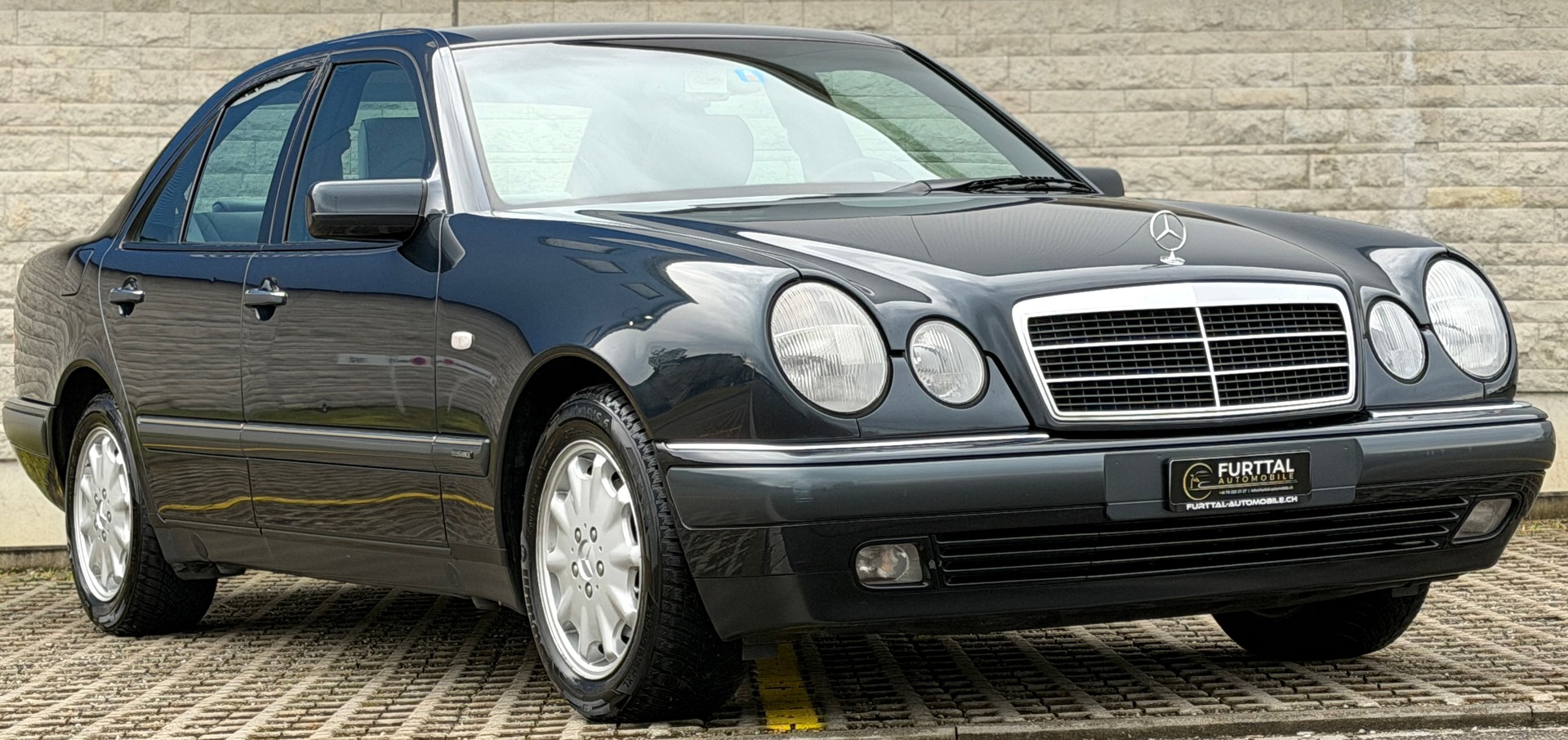 MERCEDES-BENZ E 320 Elégance Automatic-showroom-element-1